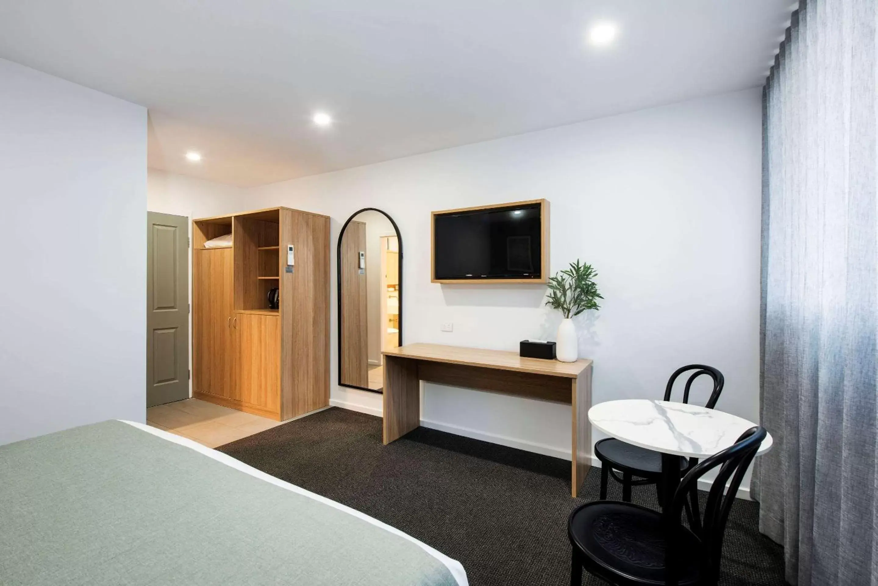 TV and multimedia, TV/Entertainment Center in Aden Hotel Mudgee