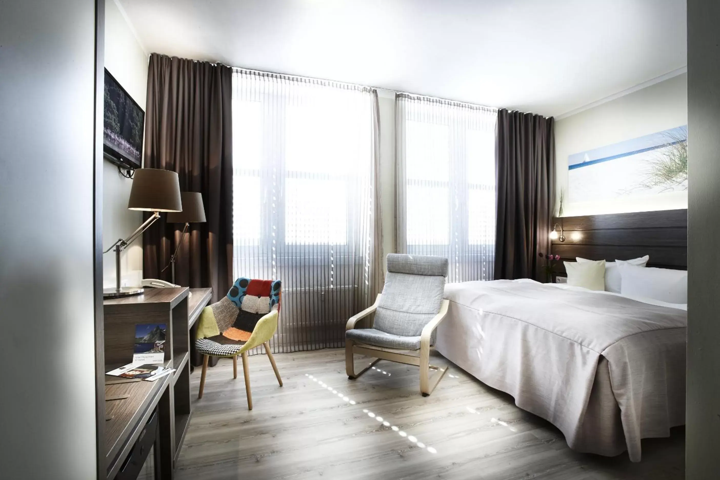 Photo of the whole room, Bed in Hotel Kiel by Golden Tulip Photo of the whole room, Bed in Hotel Kiel by Golden Tulip