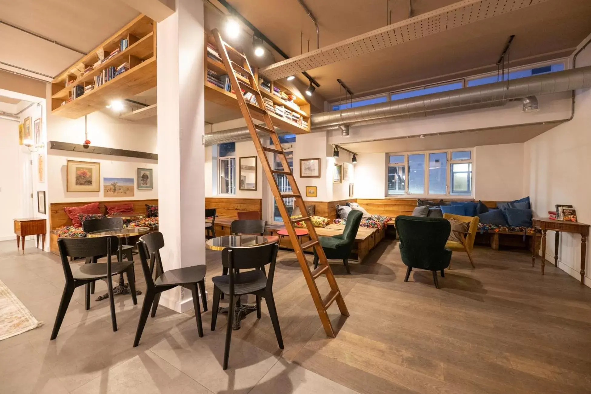 Lobby or reception, Restaurant/Places to Eat in Wombat's City Hostel London