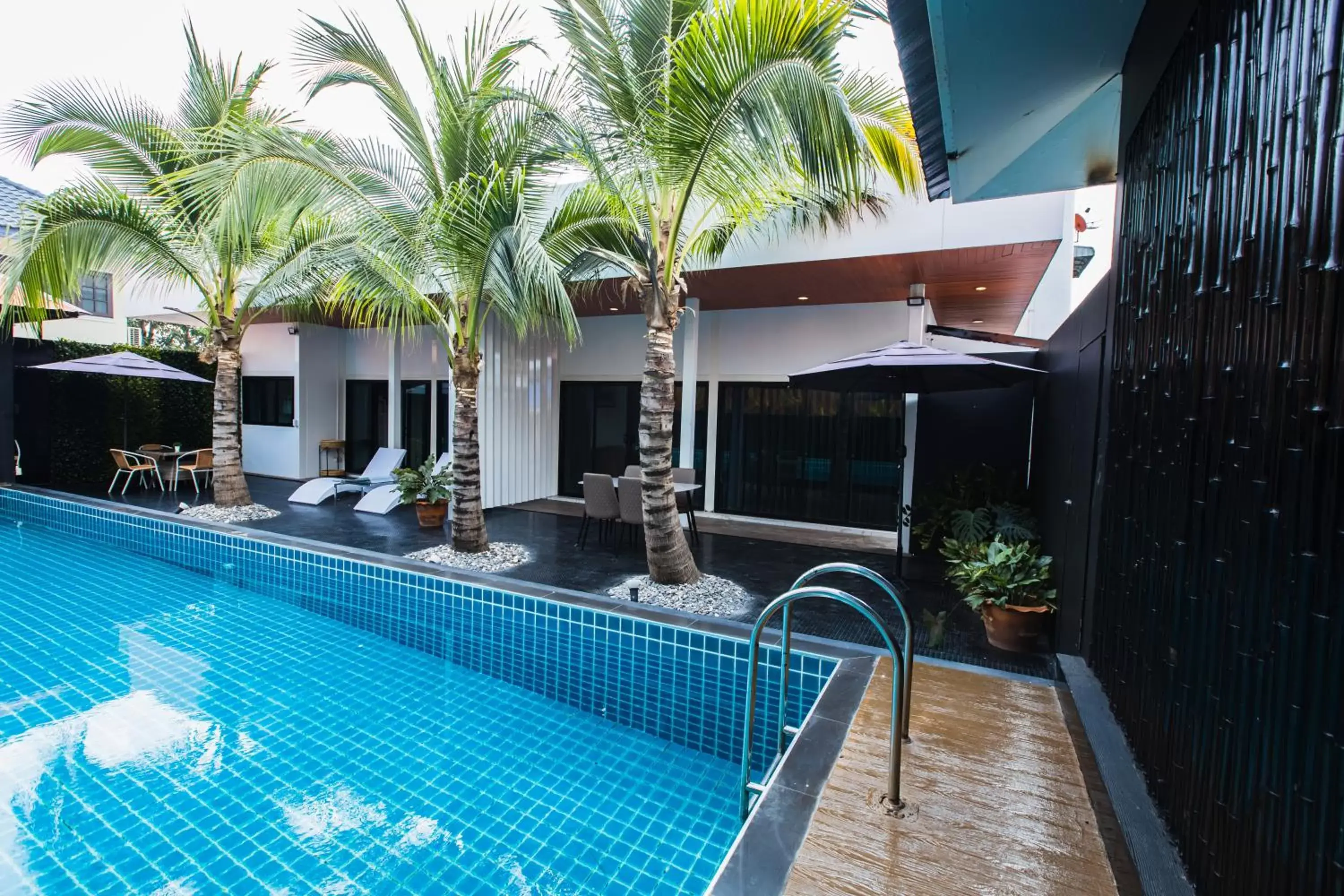 Swimming Pool in PP@Hotel Rangsit