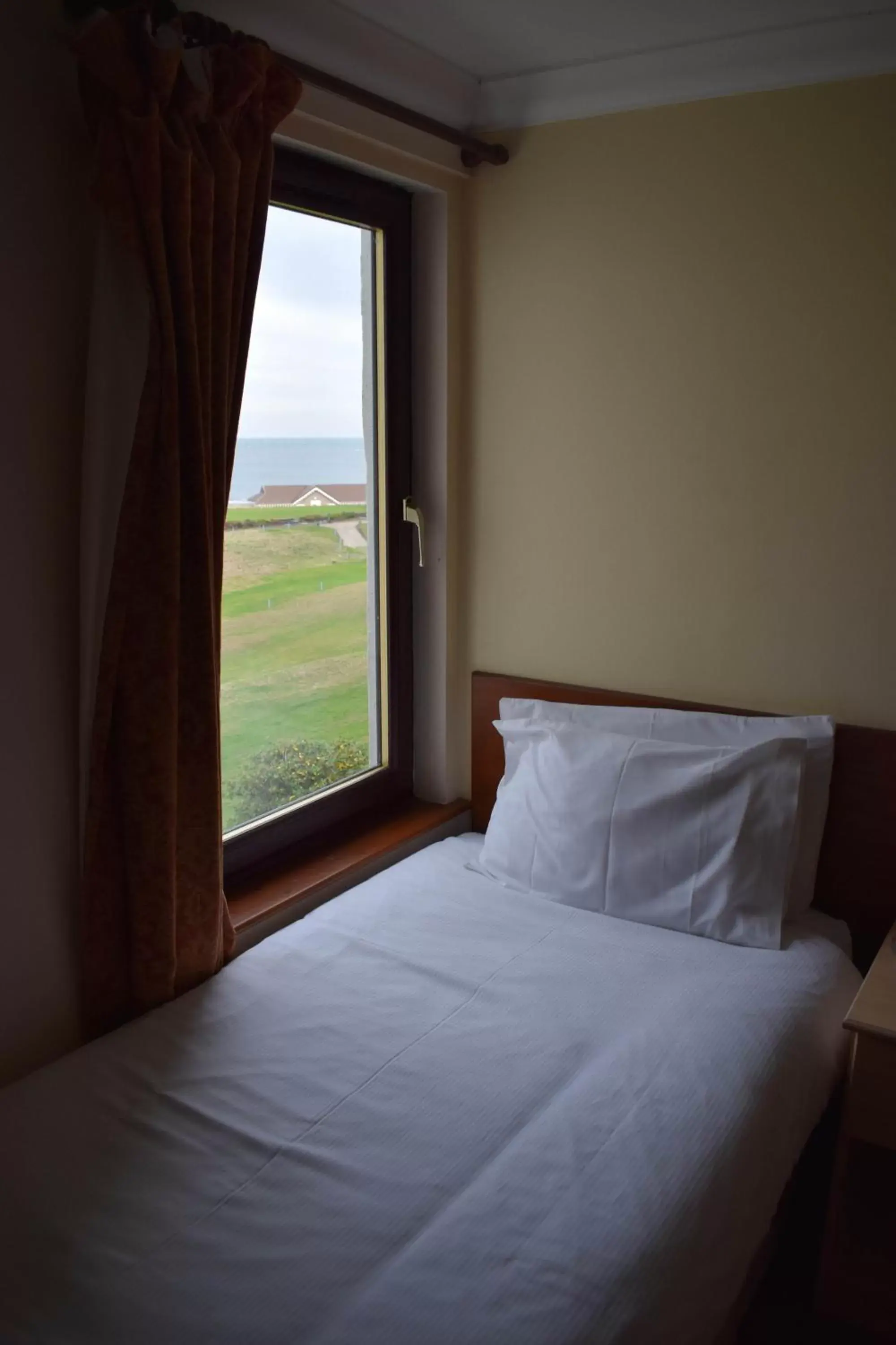 Bed in GOLF View Hotel & Macintosh Restaurant