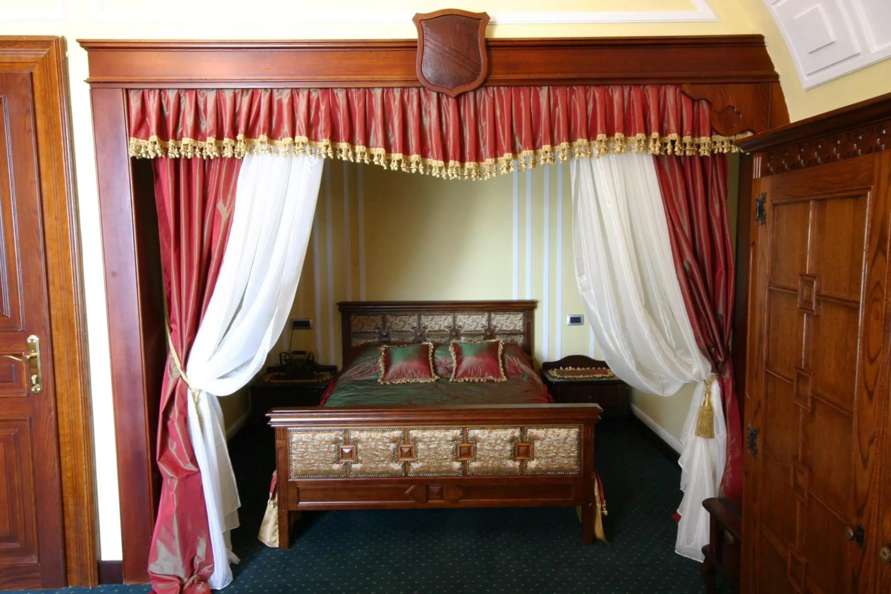 Bedroom, Bed in Hotel Leopold I