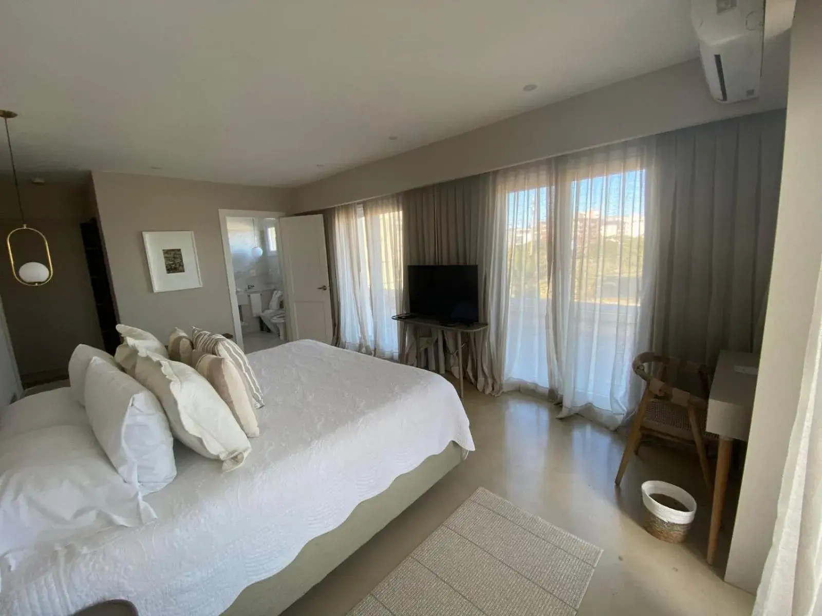 Photo of the whole room, Bed in Serena Hotel - Punta del Este - Unico sobre la Playa Photo of the whole room, Bed in Serena Hotel - Punta del Este - Unico sobre la Playa