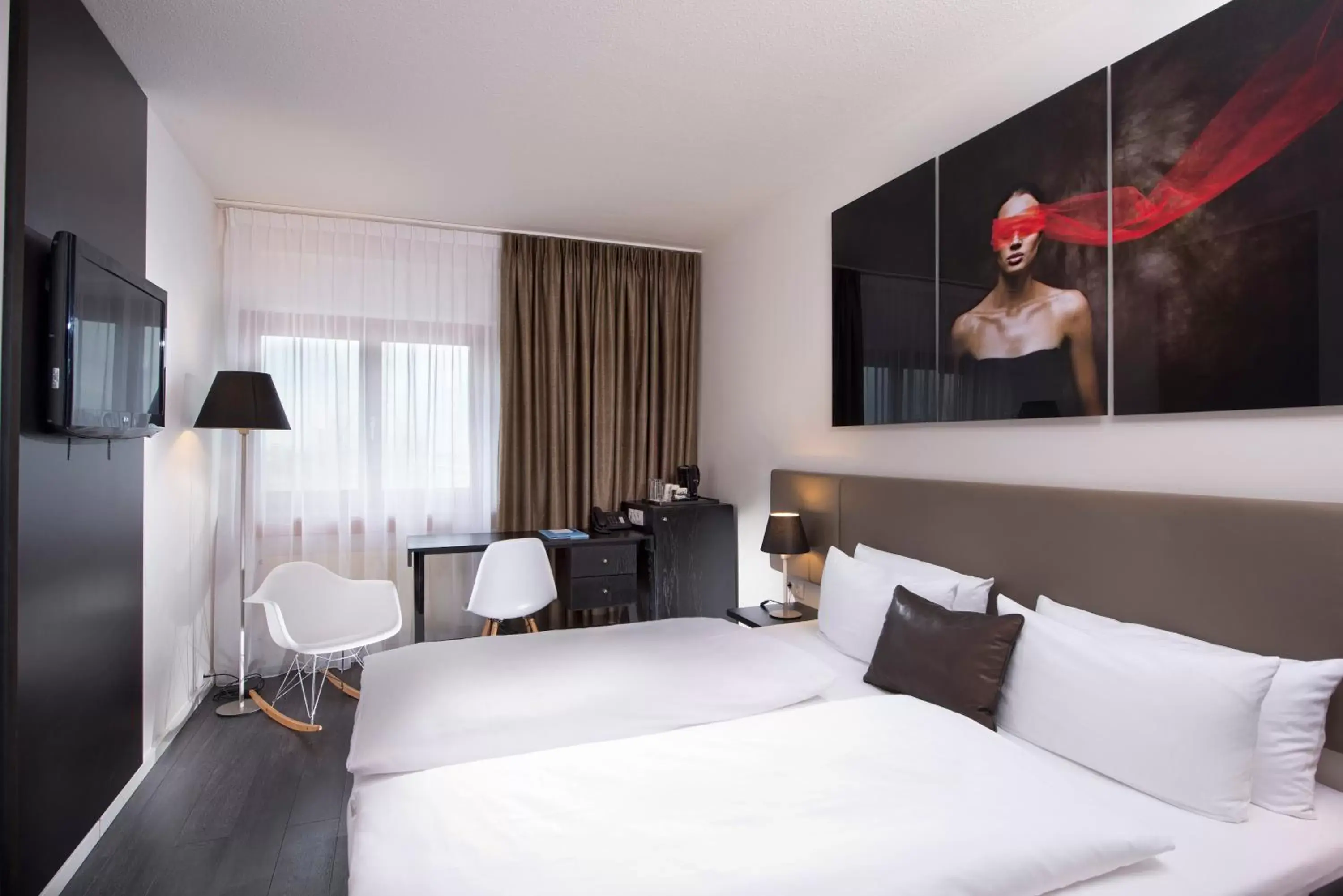 Photo of the whole room, Bed in Wyndham Stuttgart Airport Messe