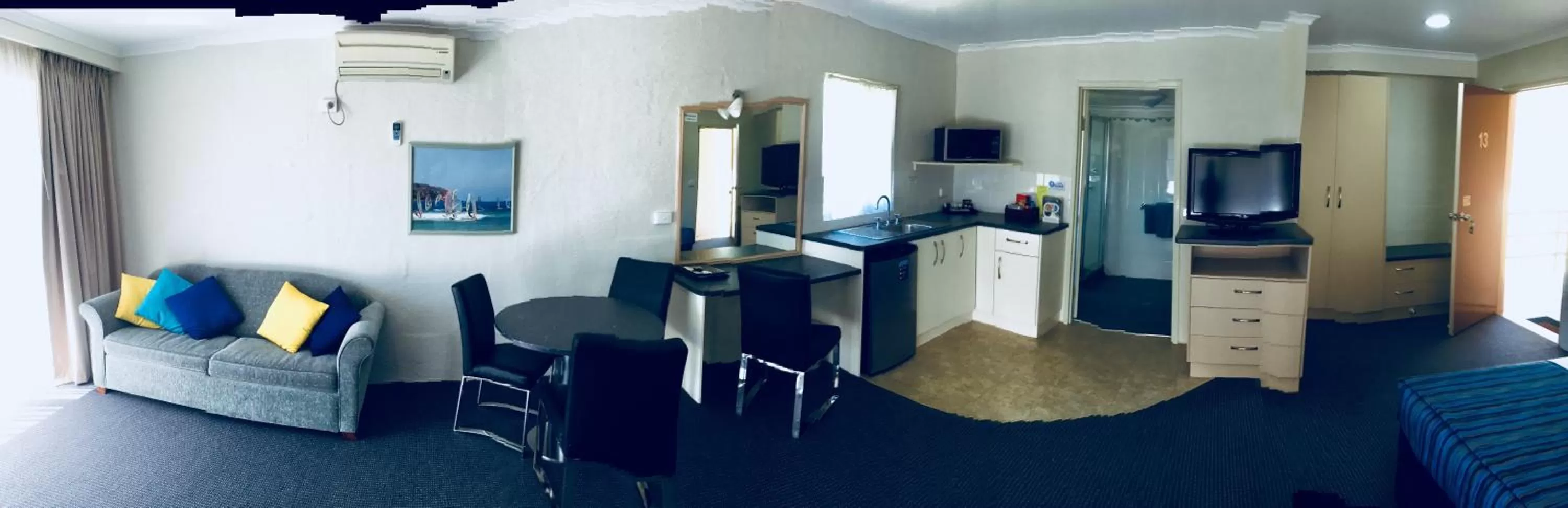 Kitchen or kitchenette in Fairway Motor Inn