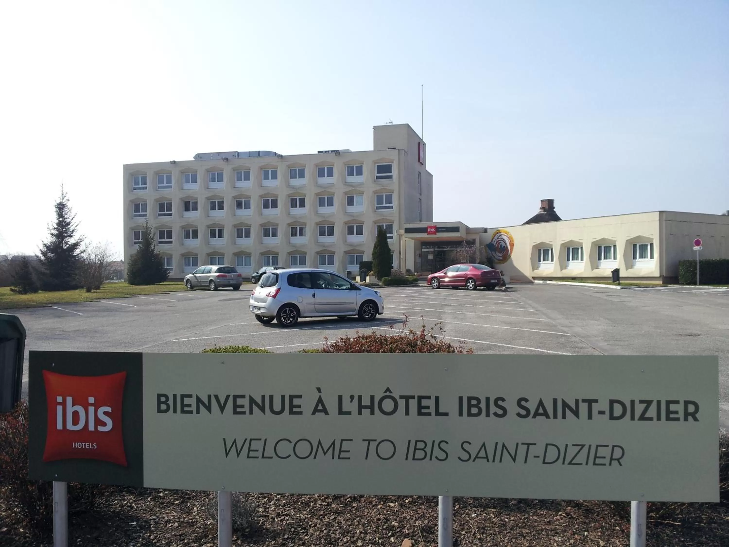 Facade/entrance in ibis Saint Dizier