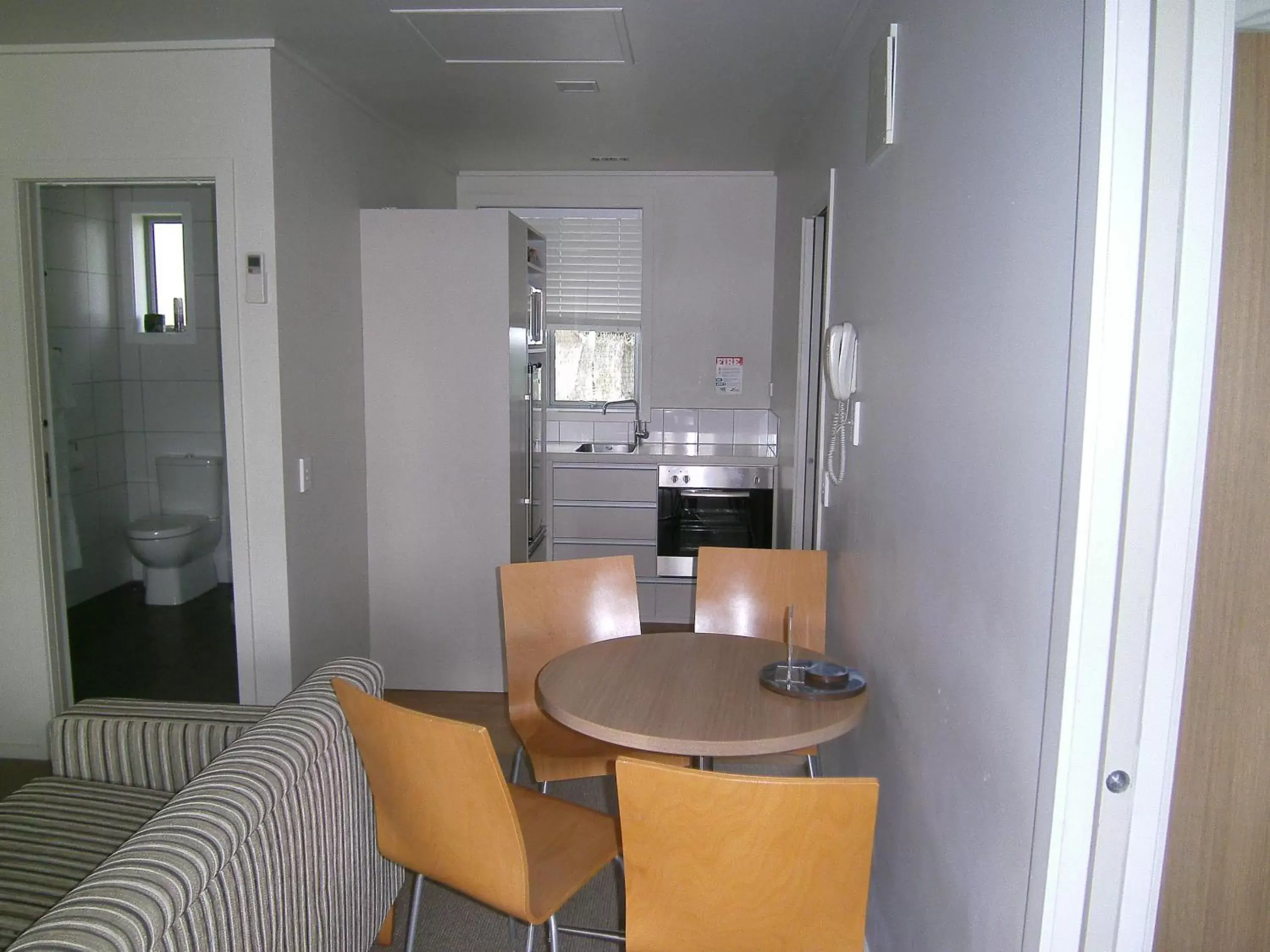 Living room, Dining Area in Anchorage Motel Apartments