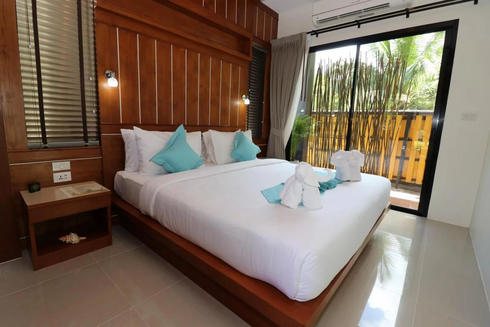 Bedroom, Bed in The Scene Cliff View Villas