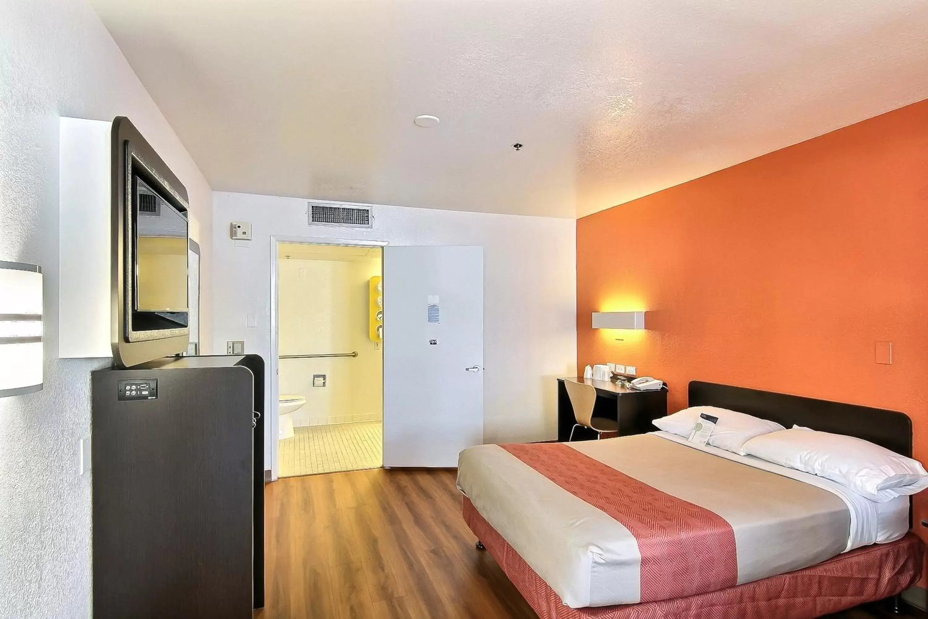 Bed in Motel 6-Thousand Oaks, CA
