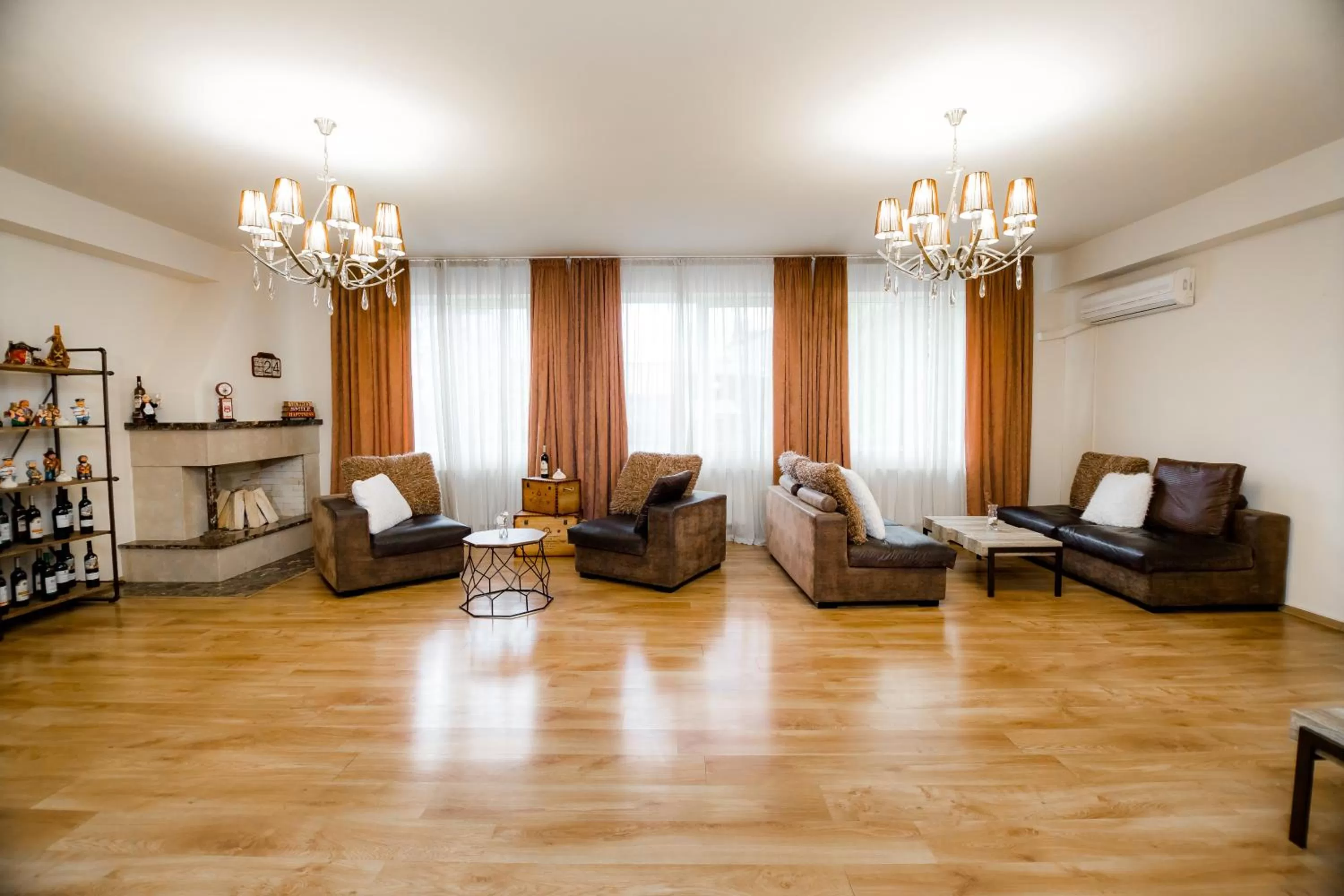 Communal lounge/ TV room in Hotel Diamond