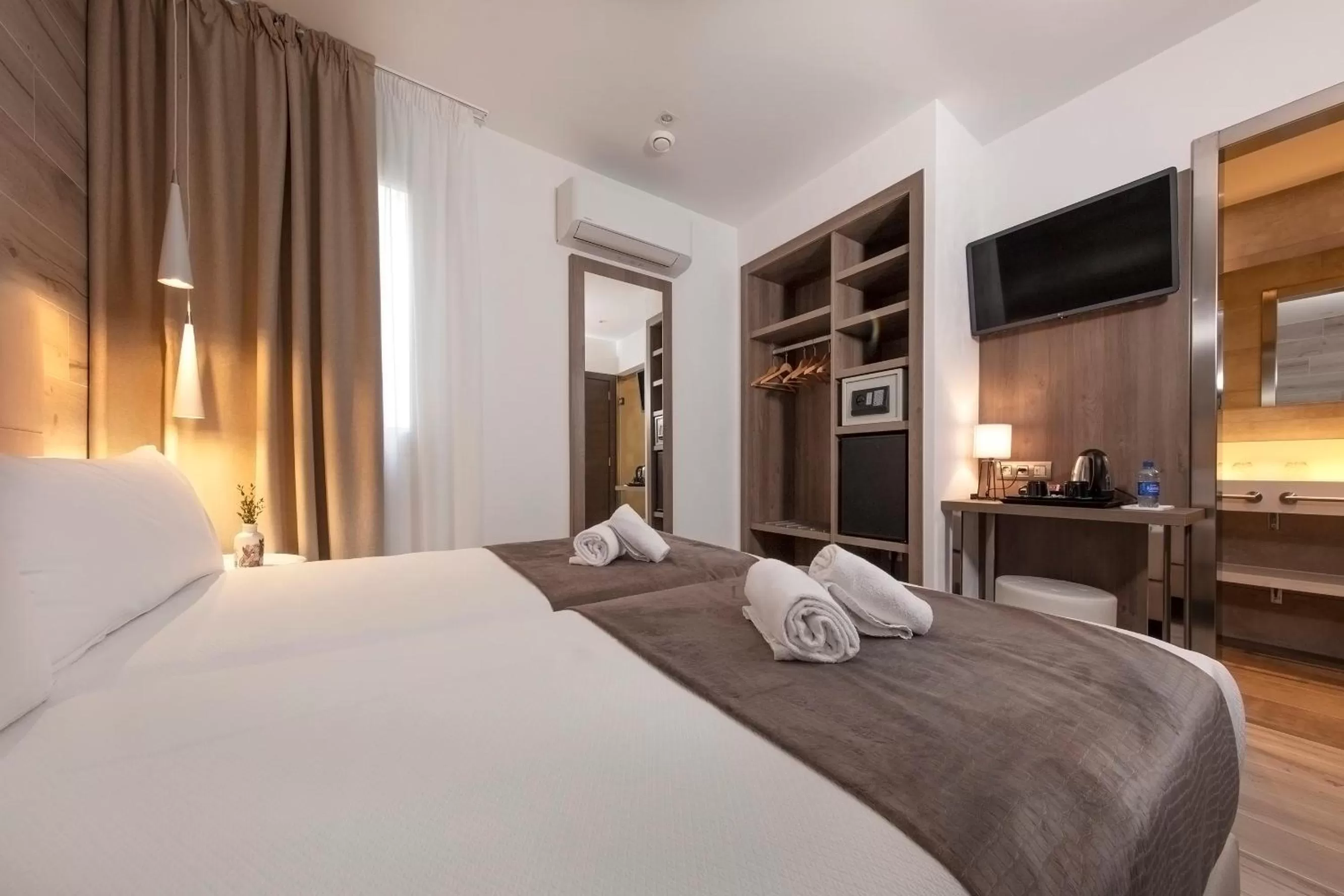 Photo of the whole room, Bed in Hotel Oasis