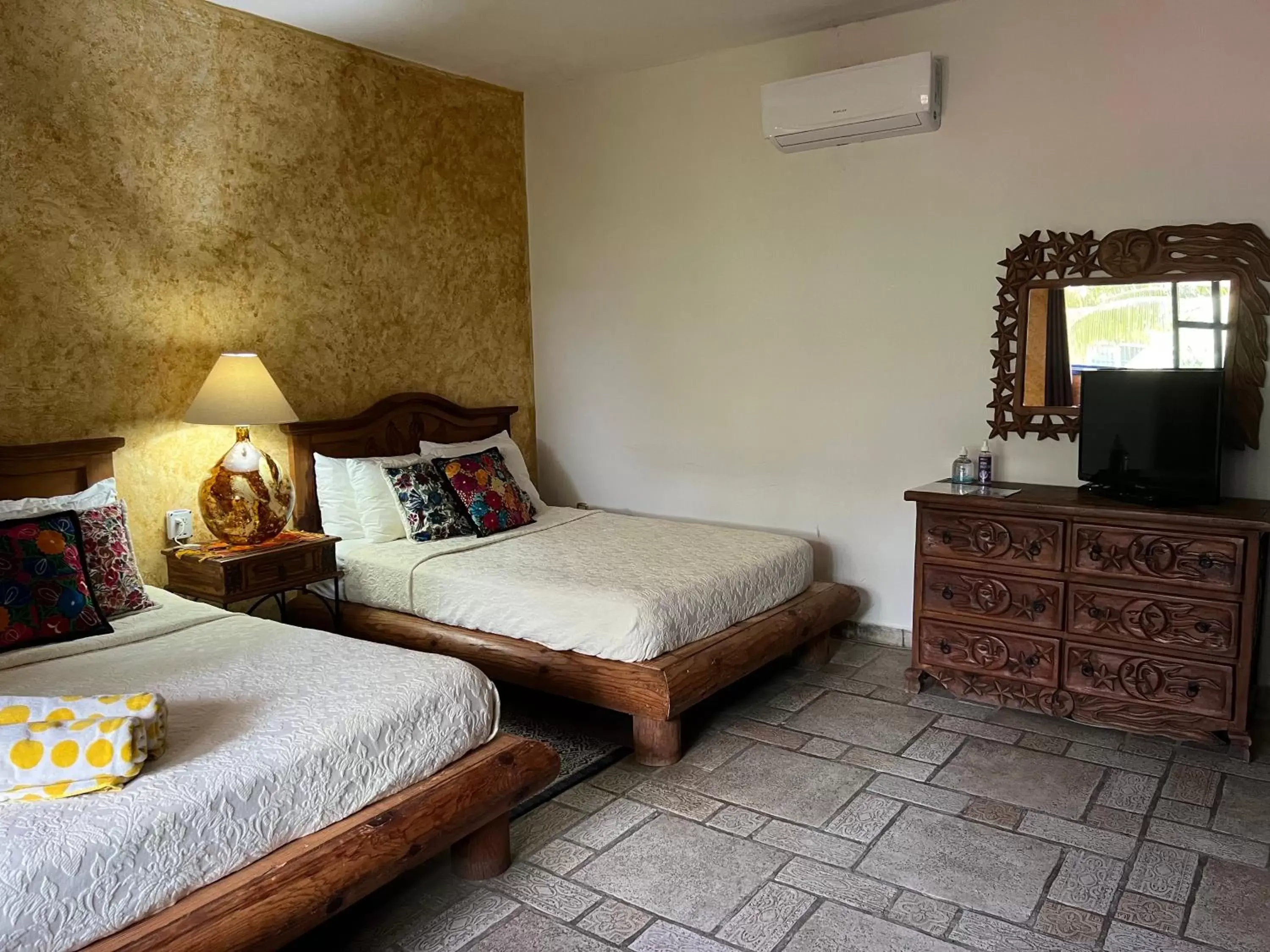 TV and multimedia, Bed in Hacienda Boutique B&B and Spa Solo Adultos