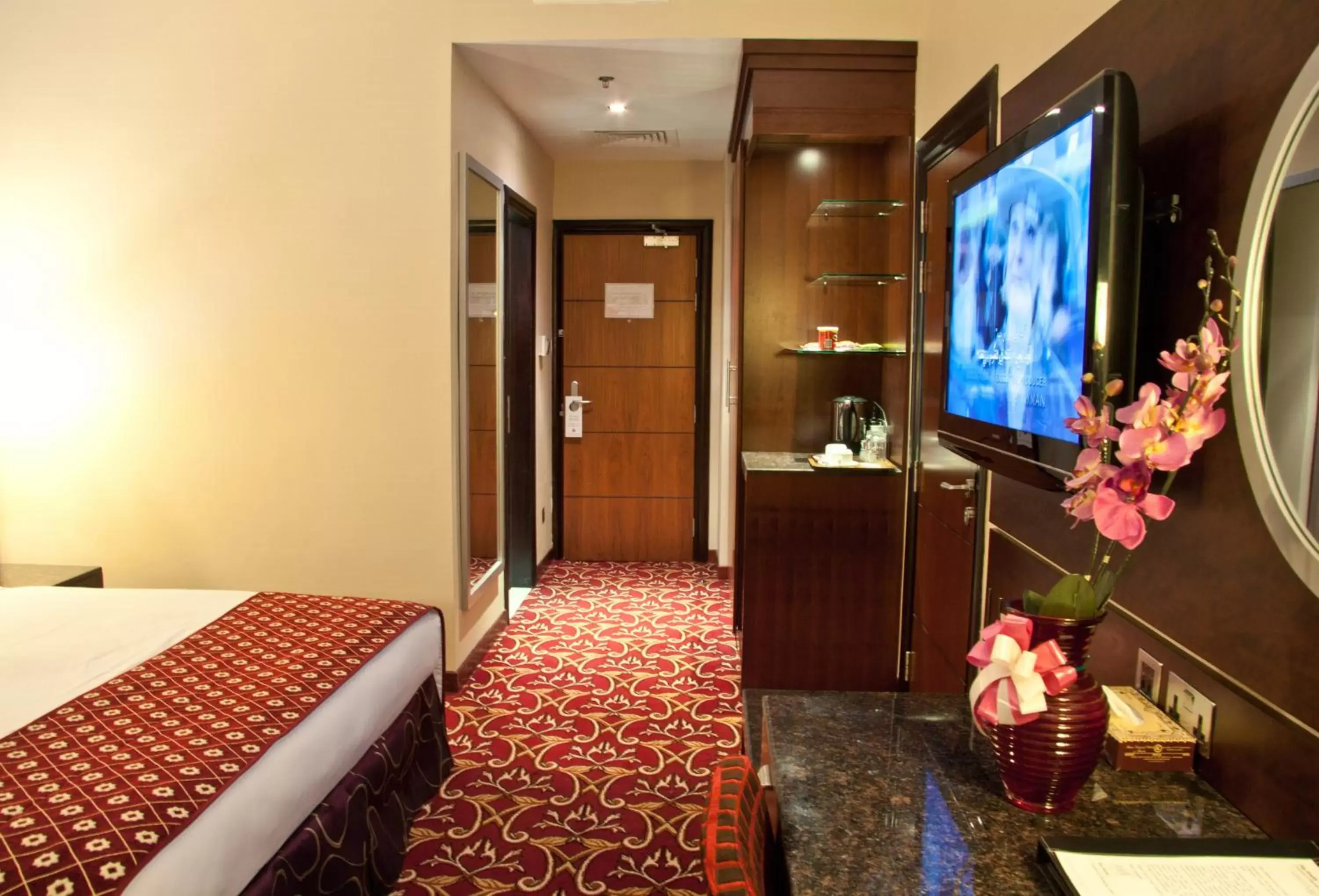Bedroom, TV/Entertainment Center in Ramee Rose Hotel