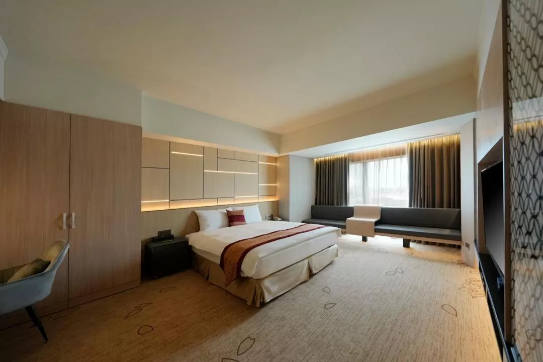 Bedroom, Bed in Evergreen Plaza Hotel - Tainan