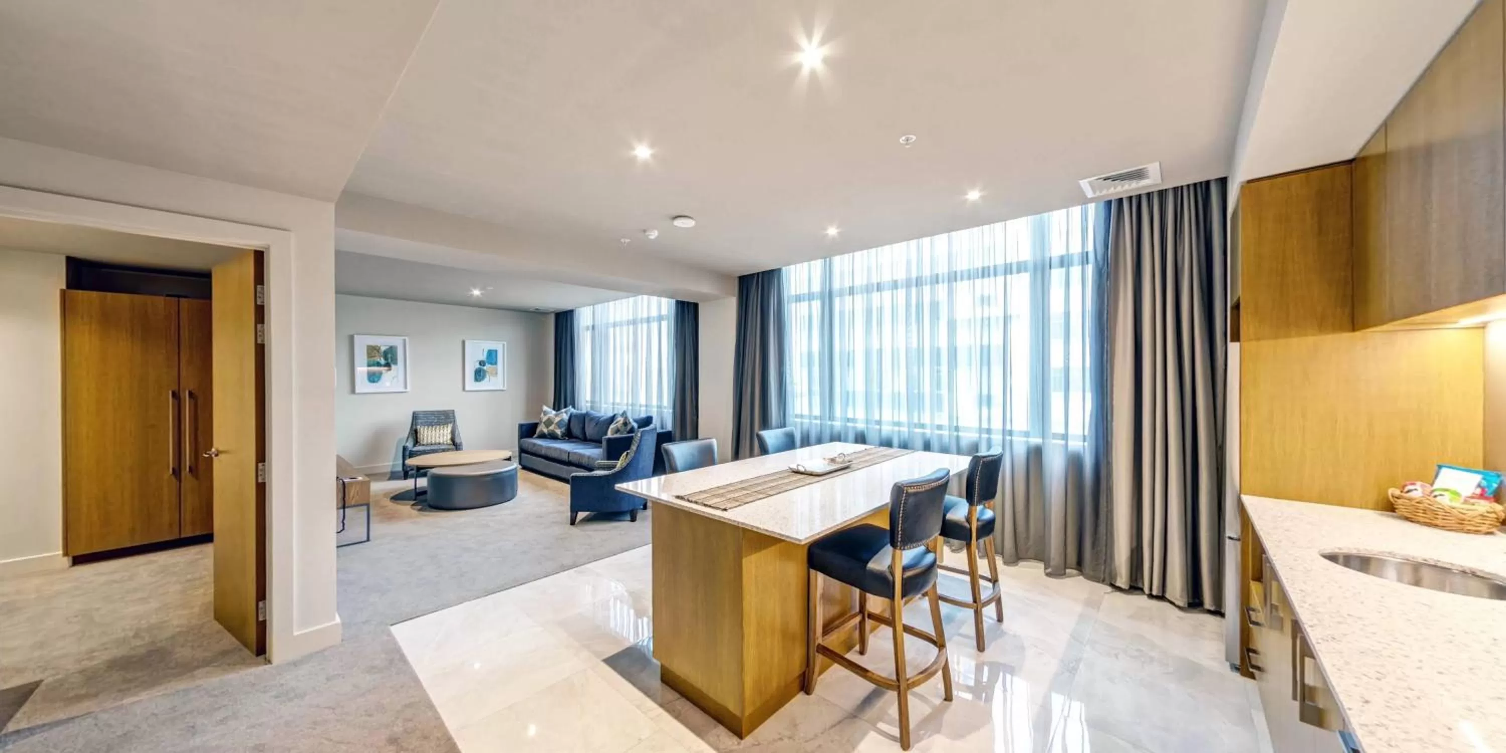 Dining area in Distinction Dunedin Hotel