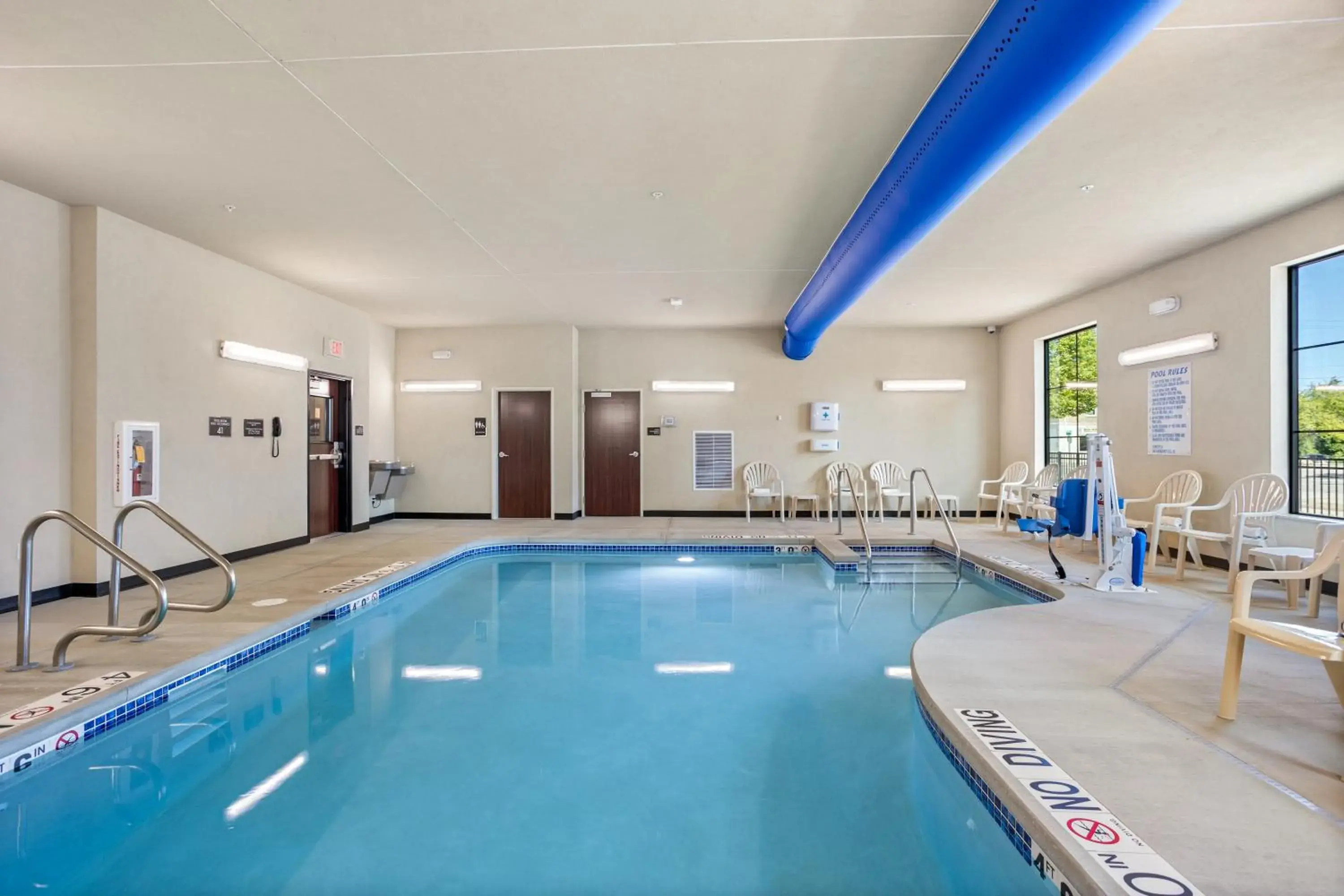 Swimming Pool in Cobblestone Hotel & Suites - De Pere