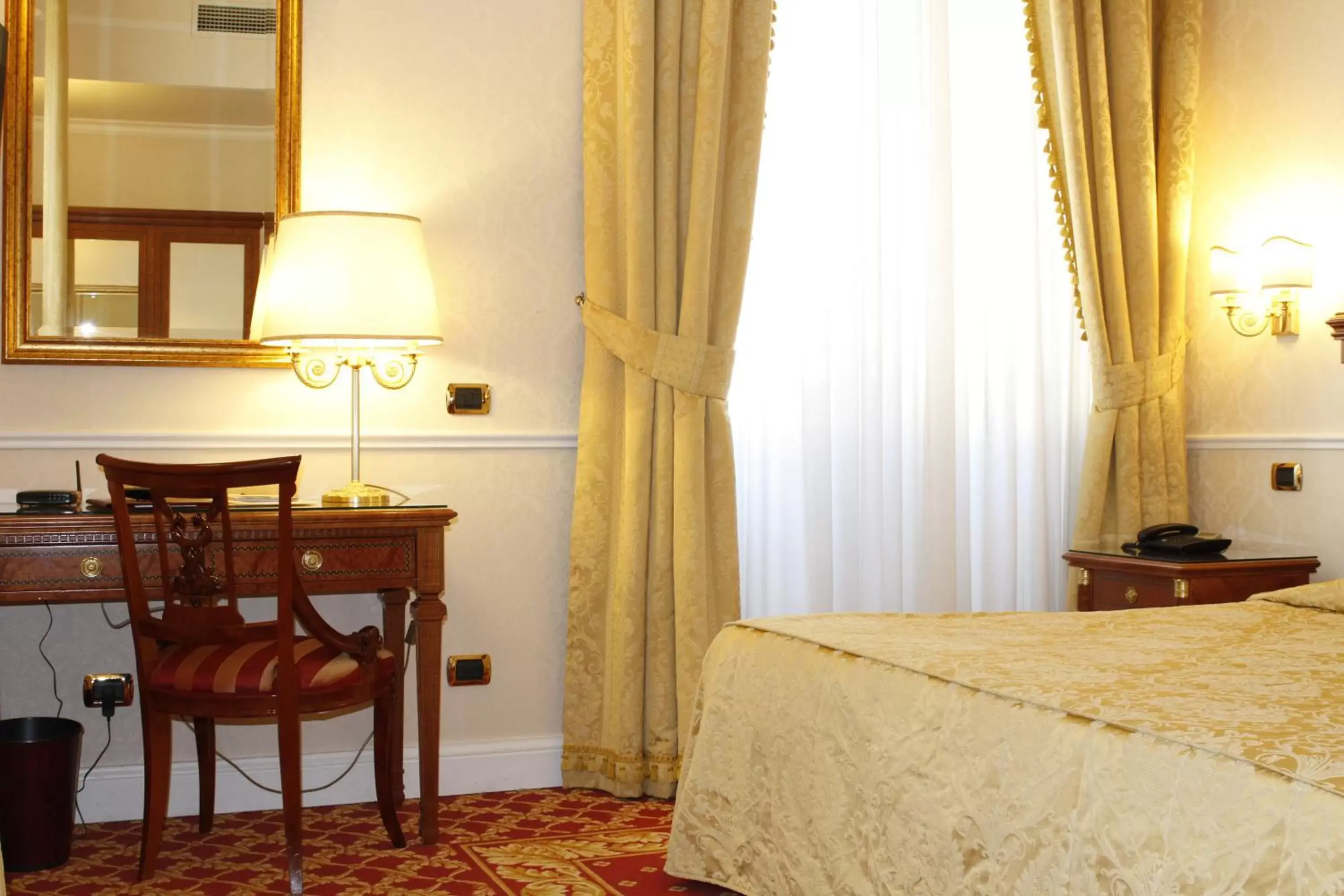 Seating area, Bed in Hotel Villa Pinciana
