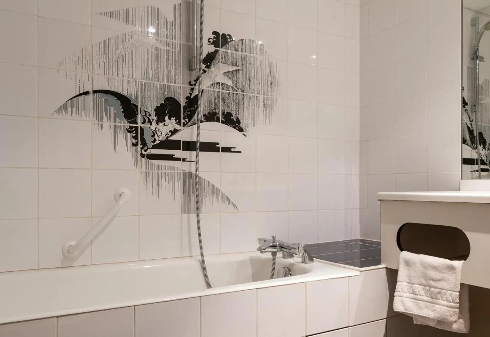 Bathroom in The Originals Boutique, Hotel Le Pariou, Issoire (Qualys-Hotel)