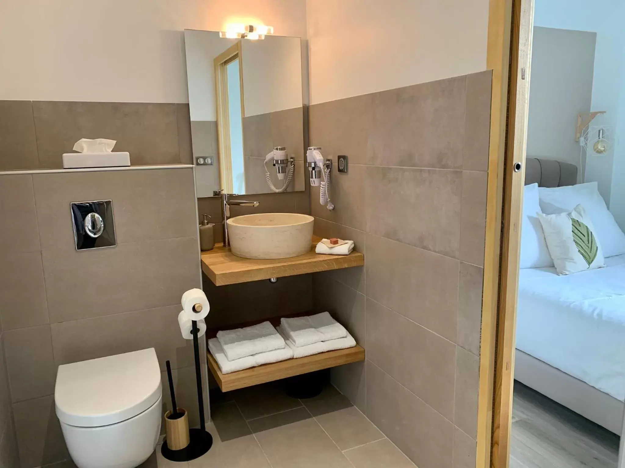 Shower, Bathroom in Villa Harriet