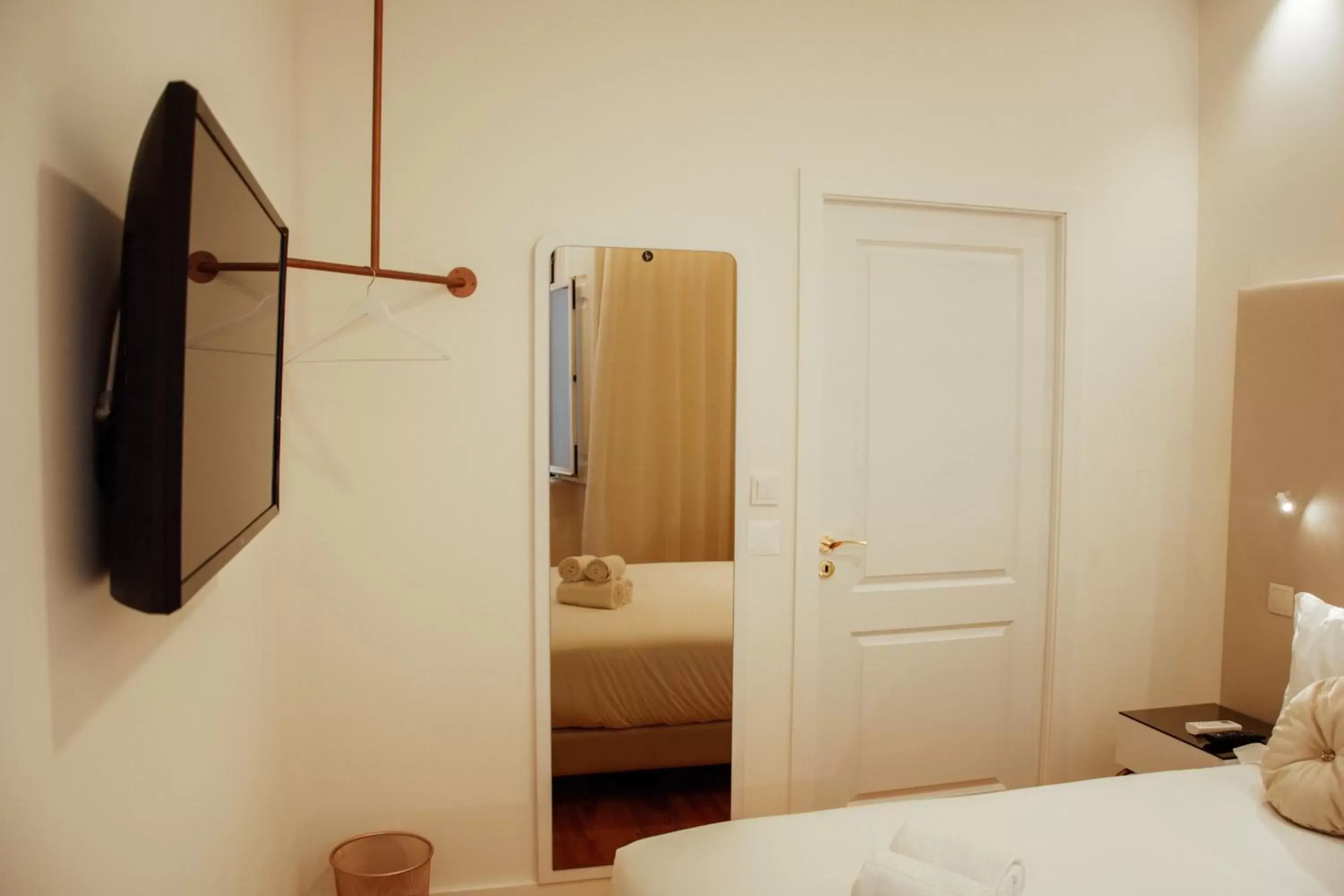 Bedroom, Bathroom in Le Premier Lisbon Suites