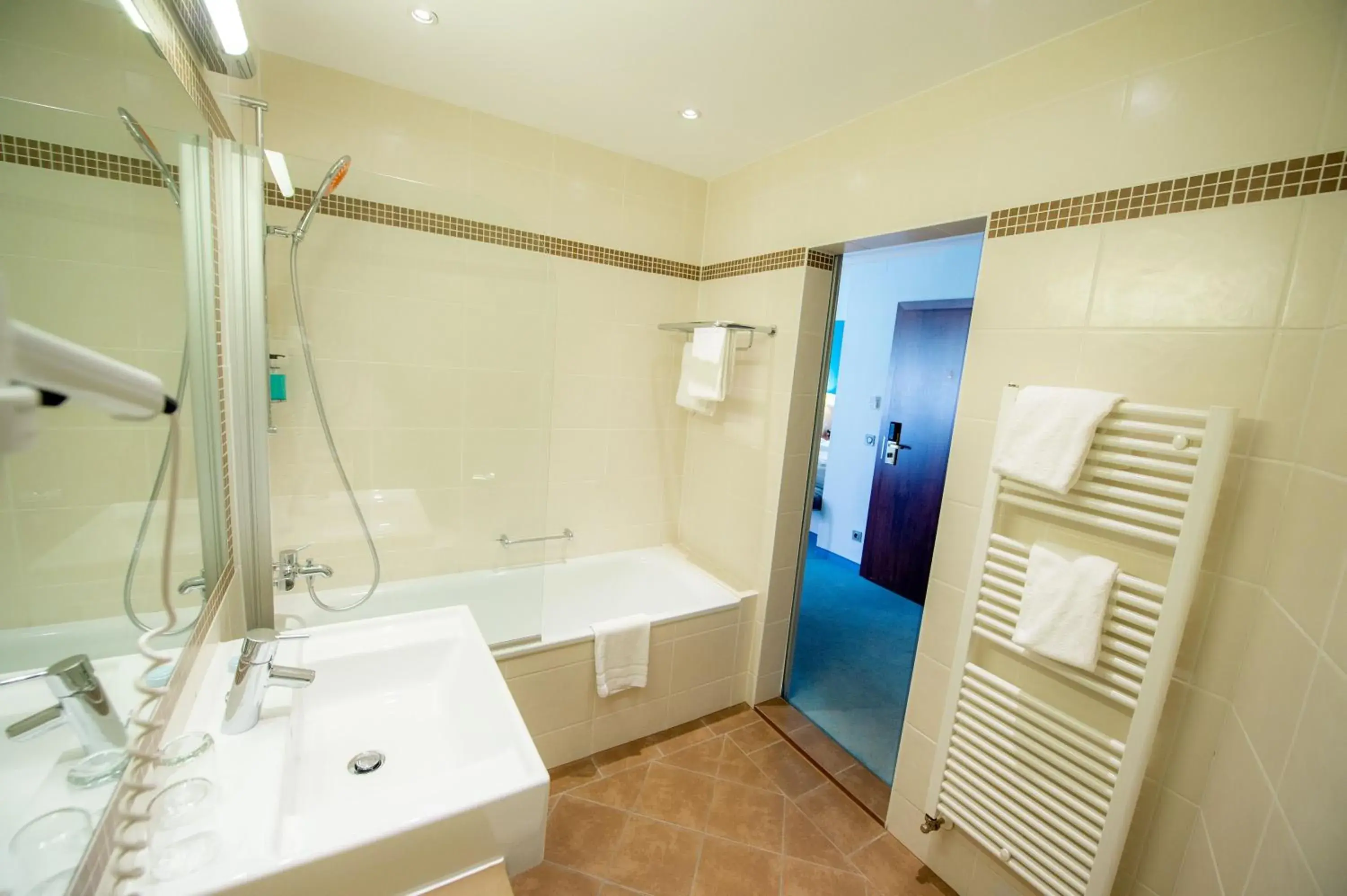 Shower, Bathroom in Prinzhotel Rothenburg