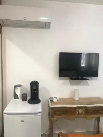 TV/Entertainment Center in Chambre du couvent