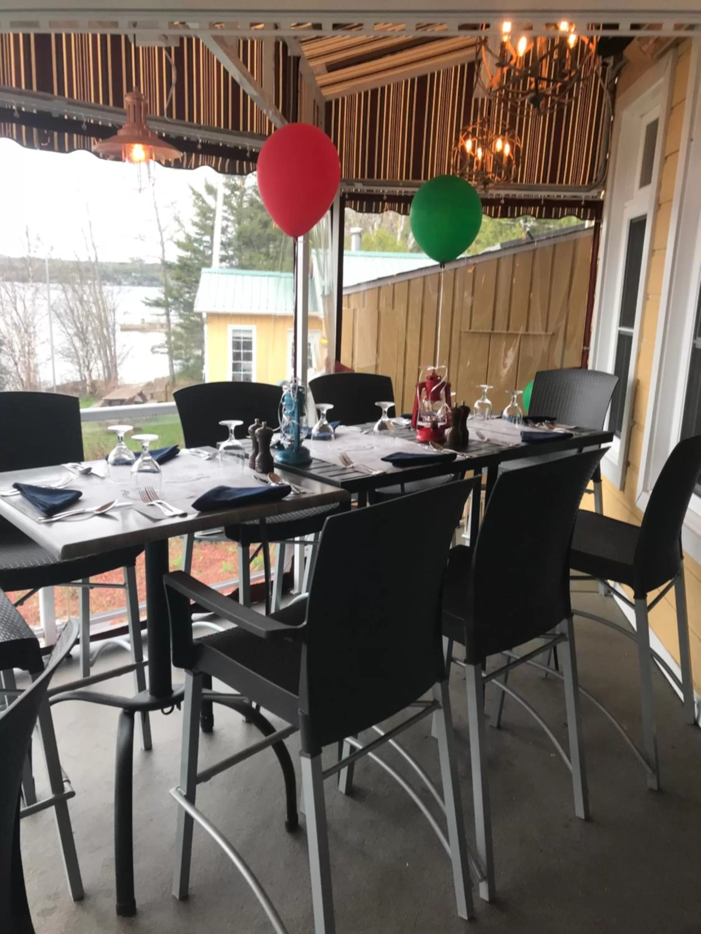 Restaurant/Places to Eat in Auberge et Chalets sur le Lac