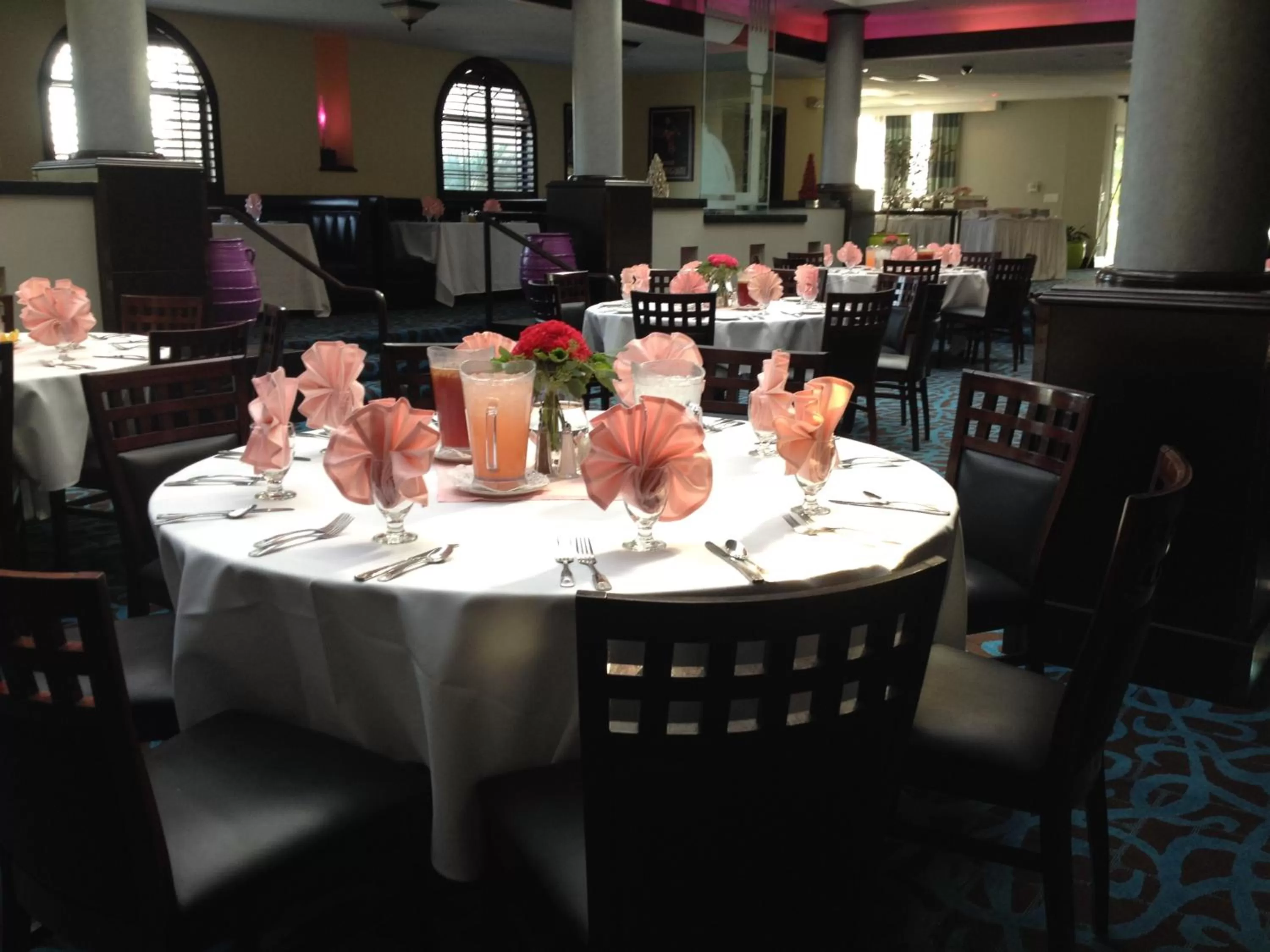 Banquet/Function facilities, Restaurant/Places to Eat in Radisson Hotel Chatsworth