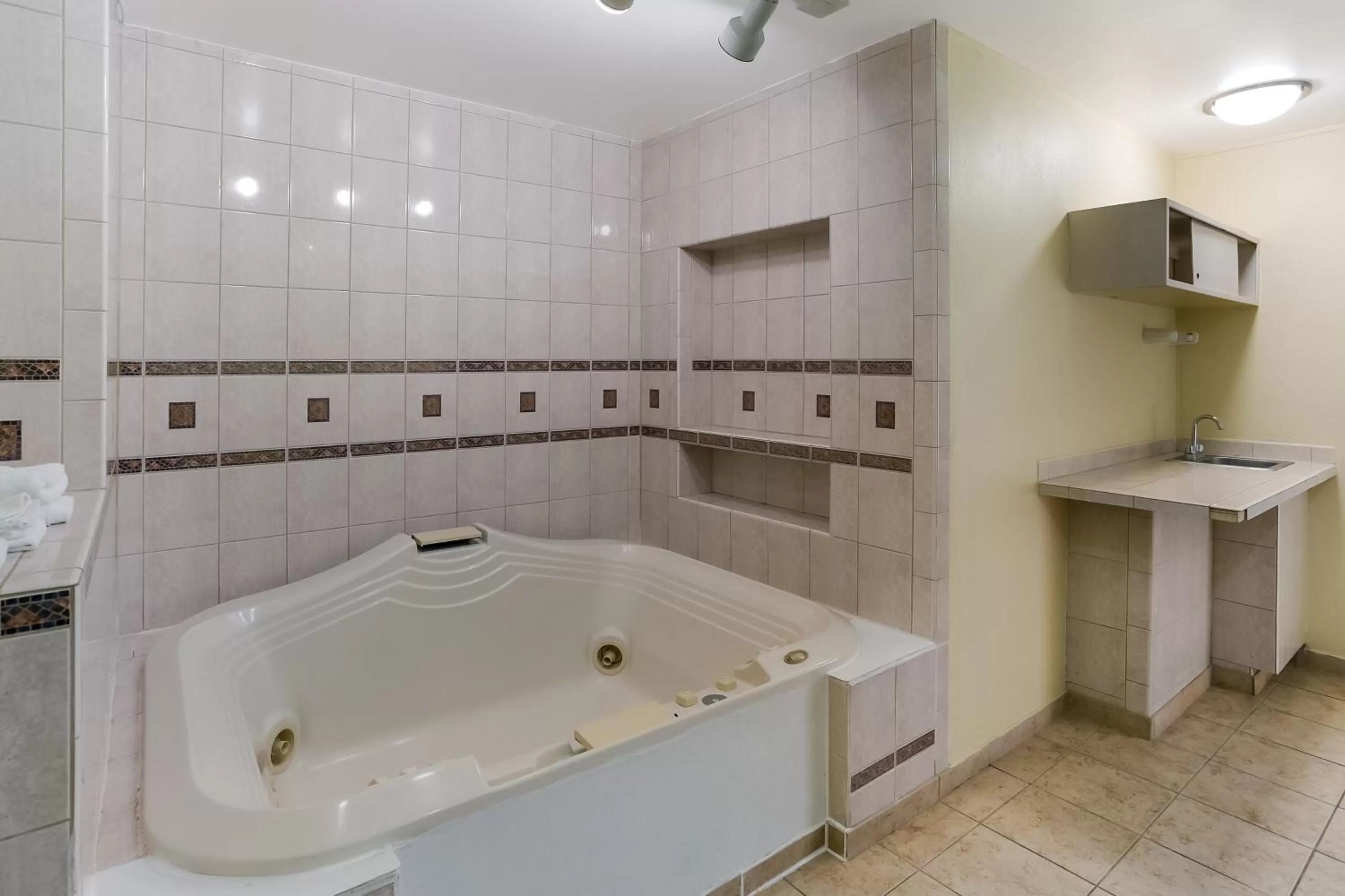 Spa and wellness centre/facilities in Red Roof Inn Baltimore