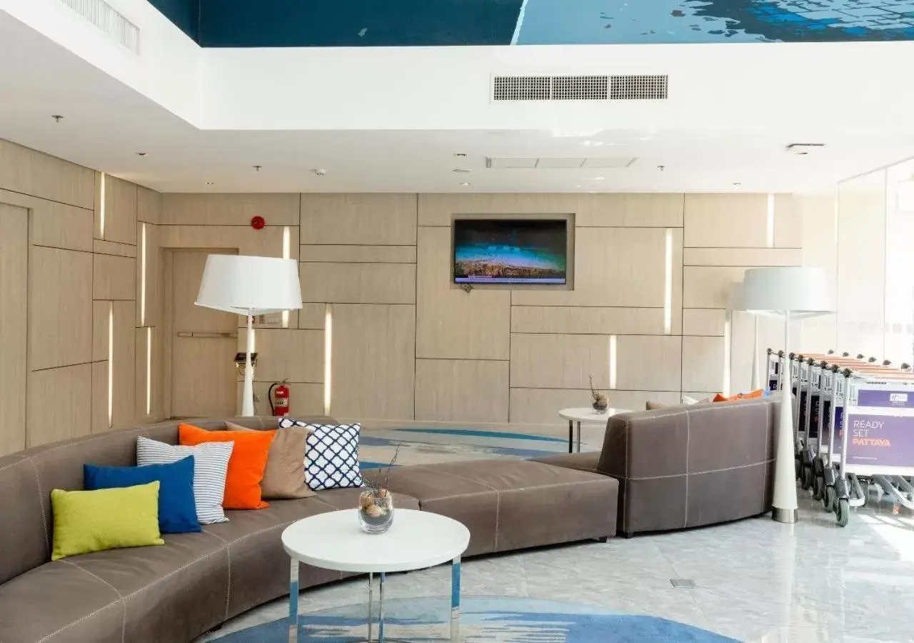 Lobby or reception in Holiday Inn Express Pattaya Central by IHG Lobby or reception in Holiday Inn Express Pattaya Central by IHG