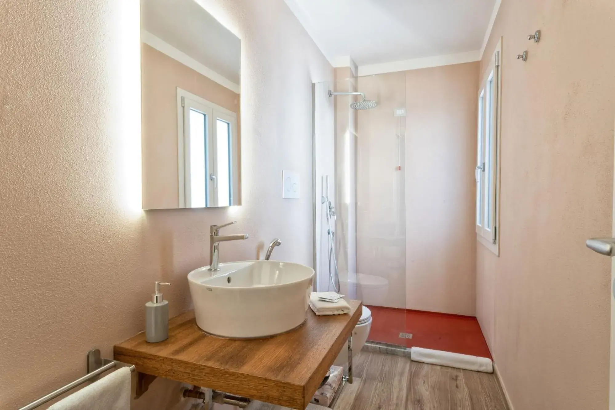 Bathroom in GOGO` Petit Hotel