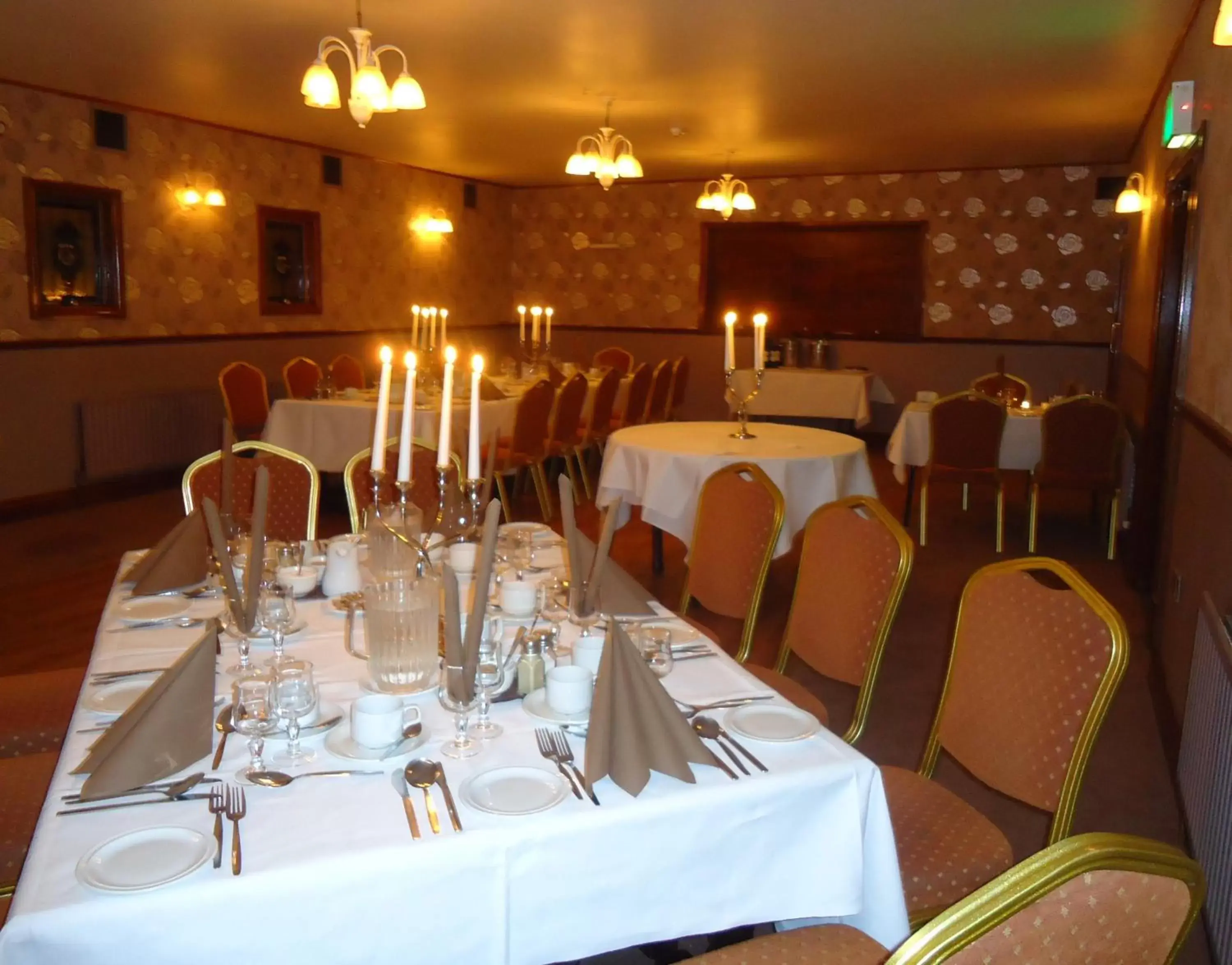 Restaurant/Places to Eat in Templemore Arms Hotel