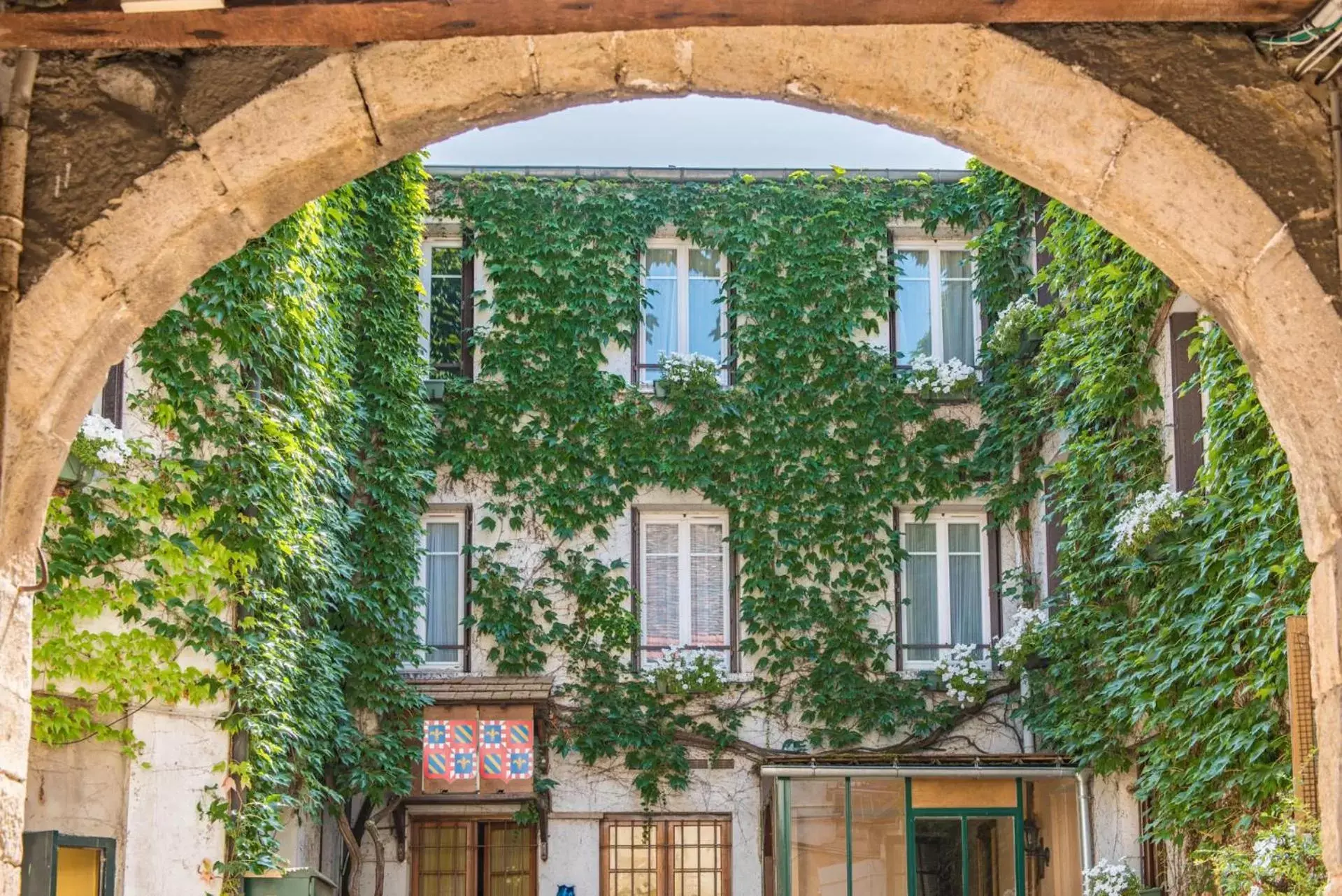 Property building in Le Central Boutique Hôtel