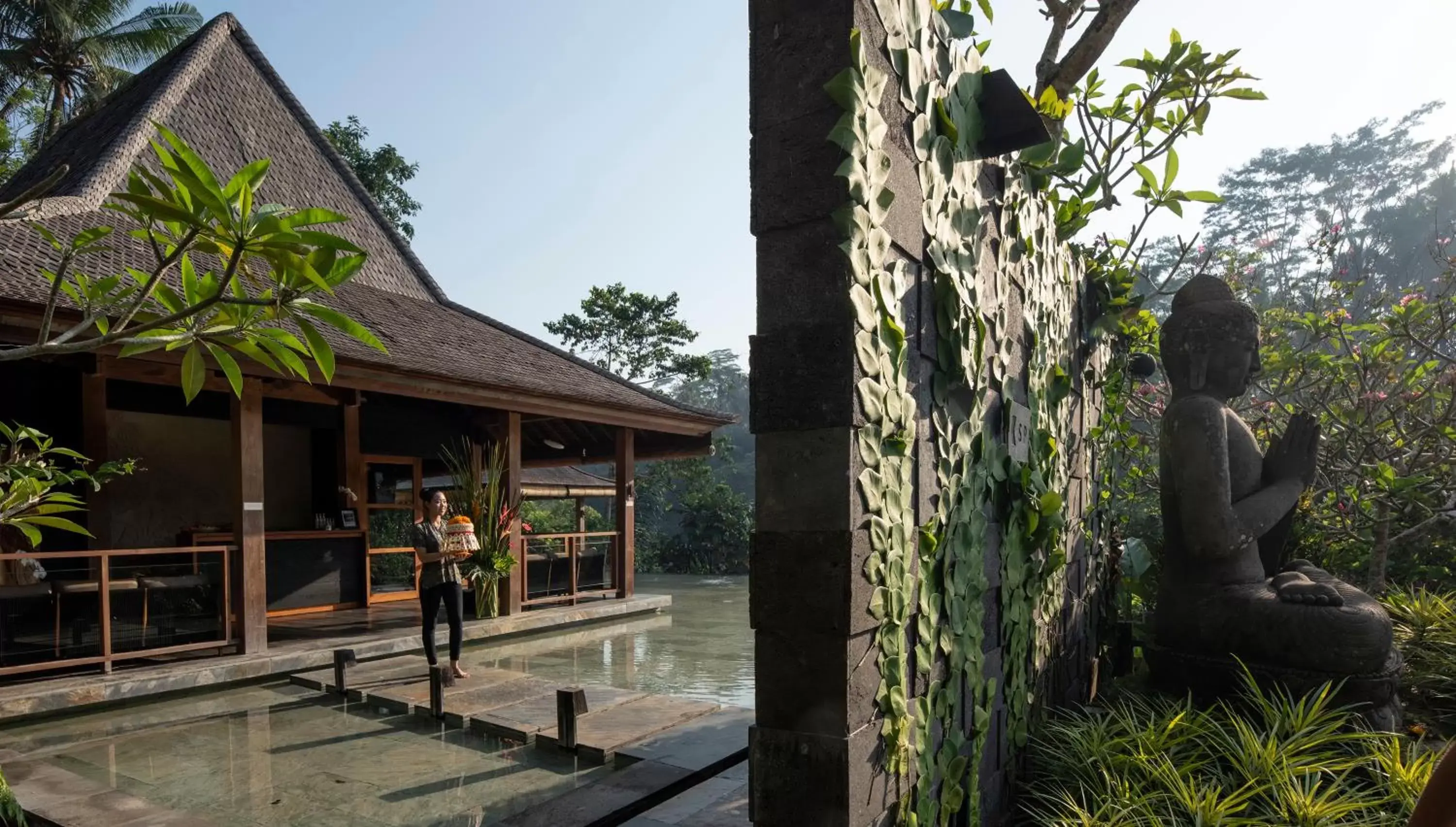 Facade/entrance in Chapung Sebali