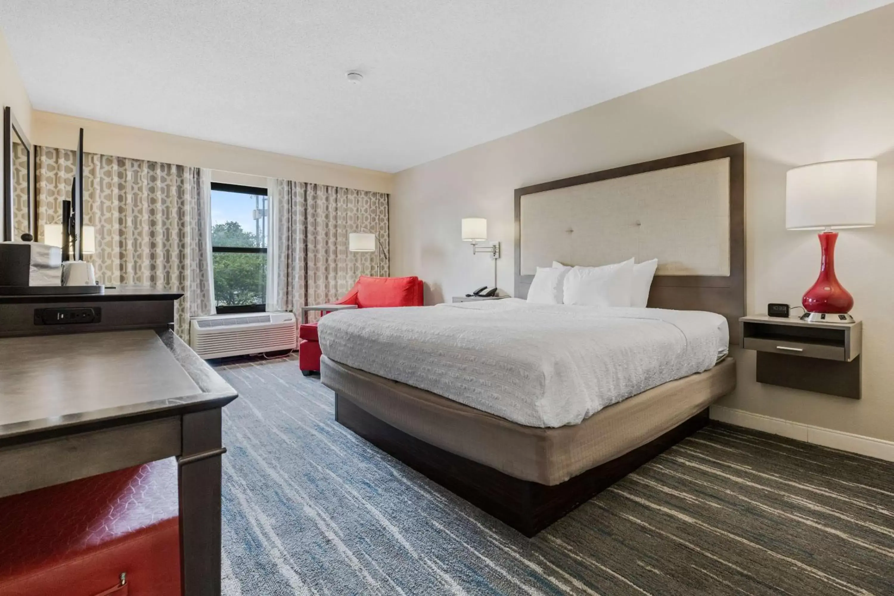 Bed in Hampton Inn & Suites Memphis-Wolfchase Galleria Bed in Hampton Inn & Suites Memphis-Wolfchase Galleria