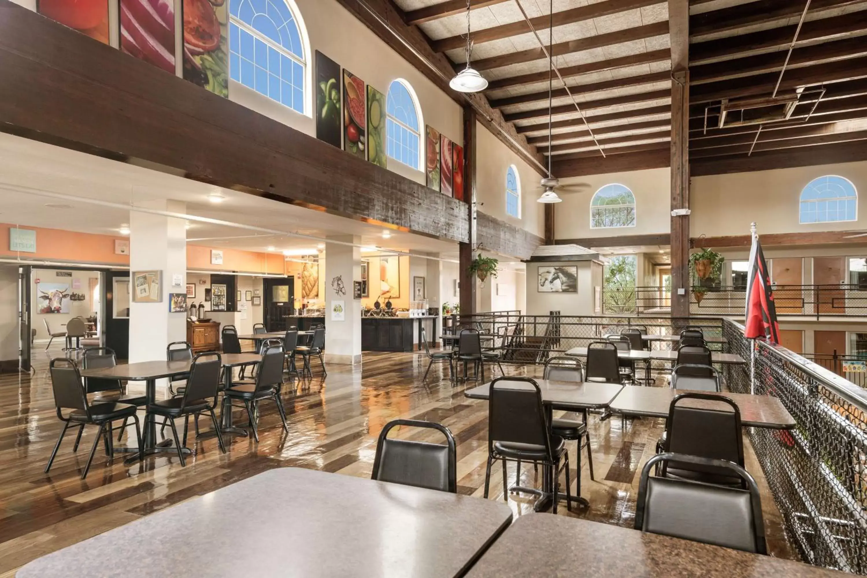 Restaurant/Places to Eat in Pearl on the Concho SureStay Collection by Best Western