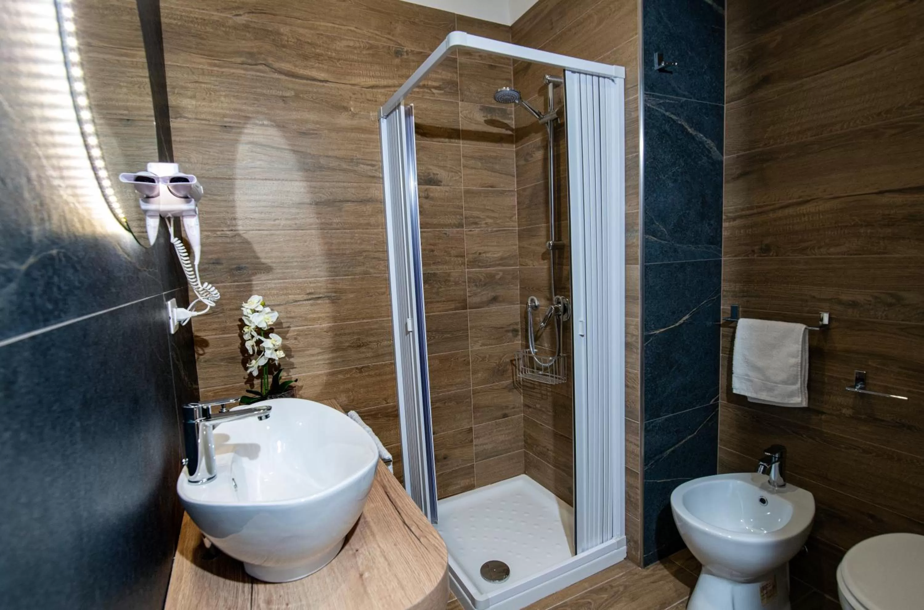 Shower, Bathroom in VIVI A NAPOLI