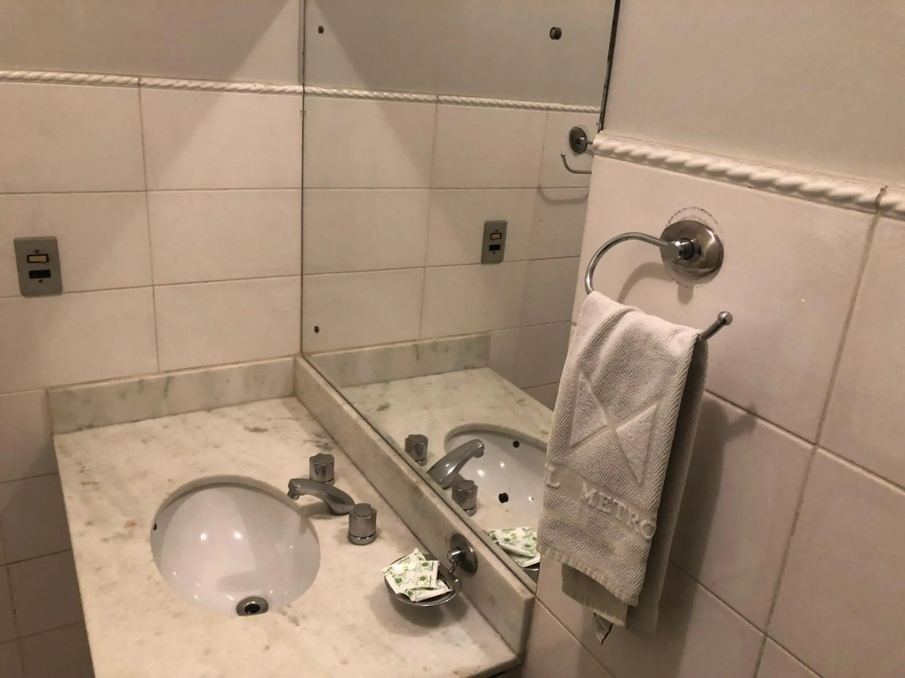Bathroom in Hotel Metropole