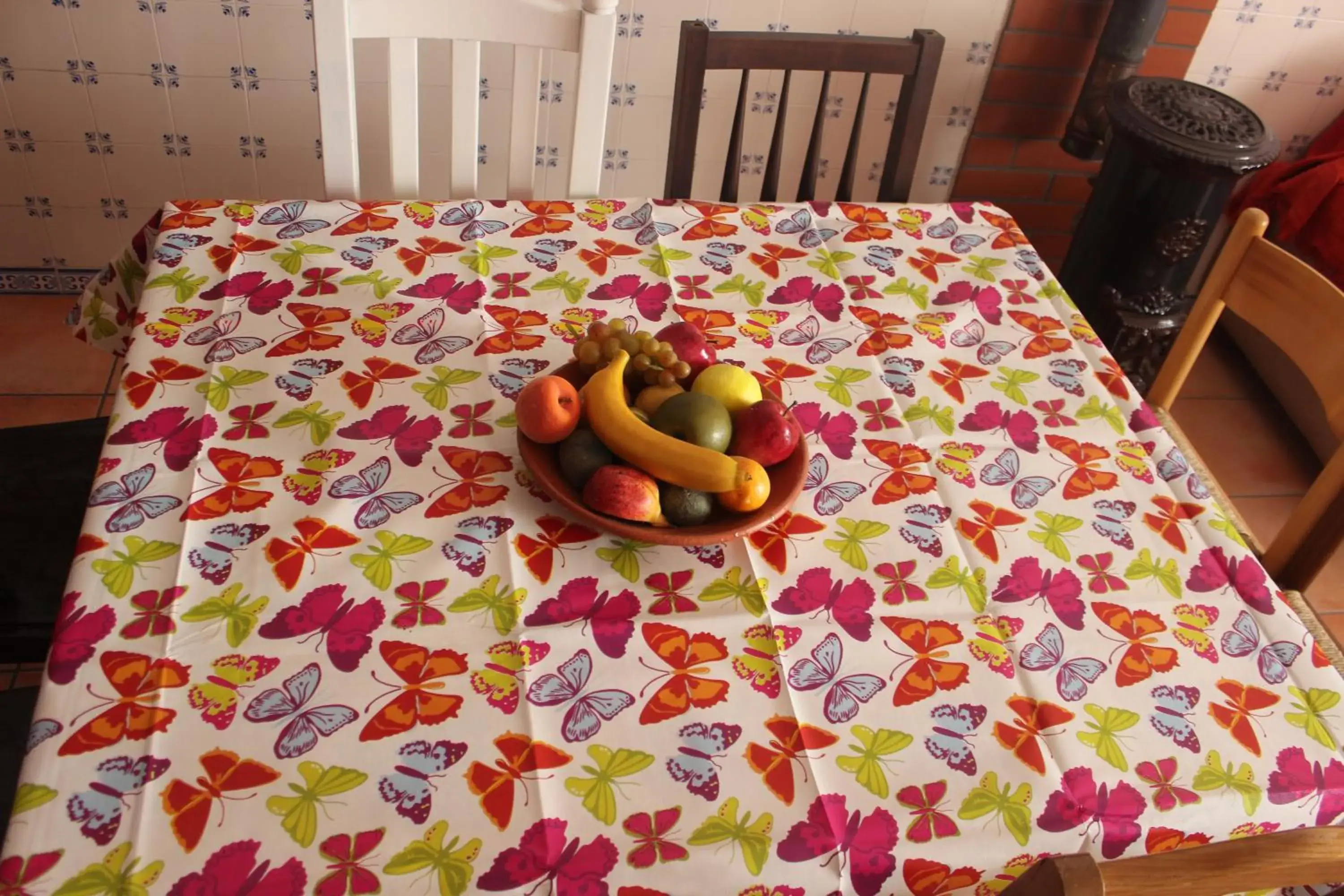 Kitchen or kitchenette in Ericeira Chill Hill Hostel & Private Rooms - Peach Garden