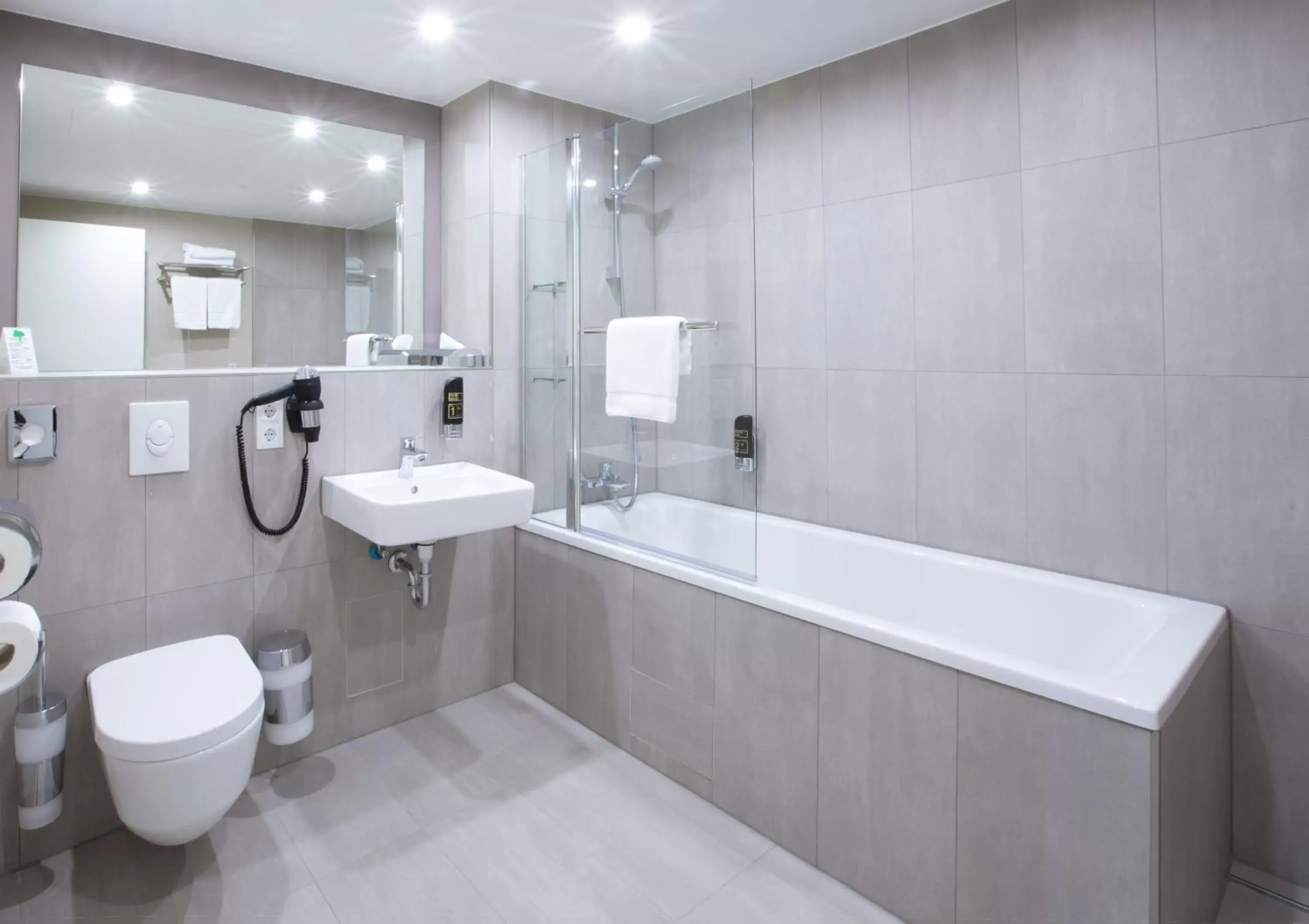 Shower, Bathroom in Ocak Apartment & Hotel
