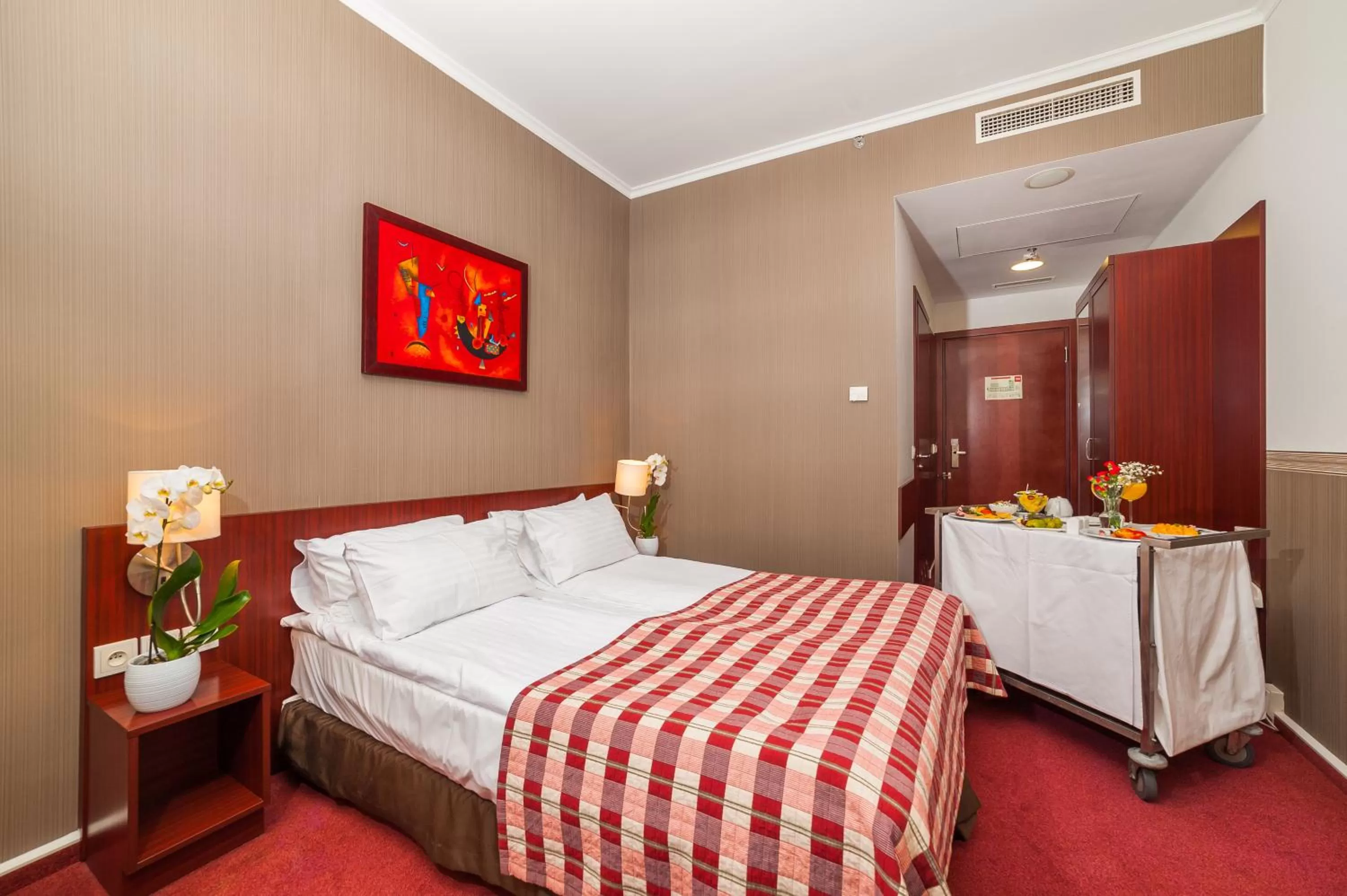 Photo of the whole room, Bed in Premier Kraków Hotel