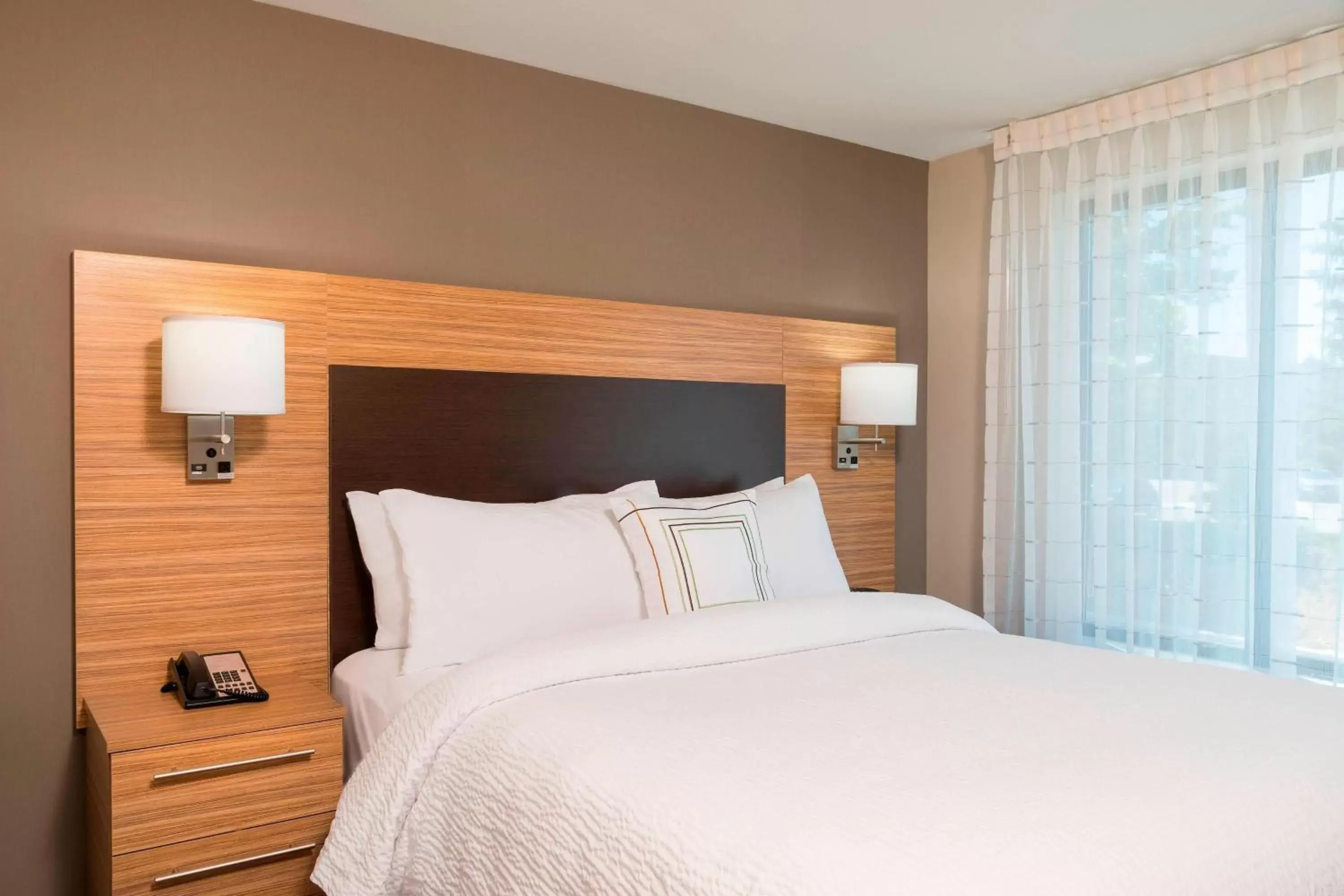 Bedroom, Bed in TownePlace Suites by Marriott Ontario-Mansfield