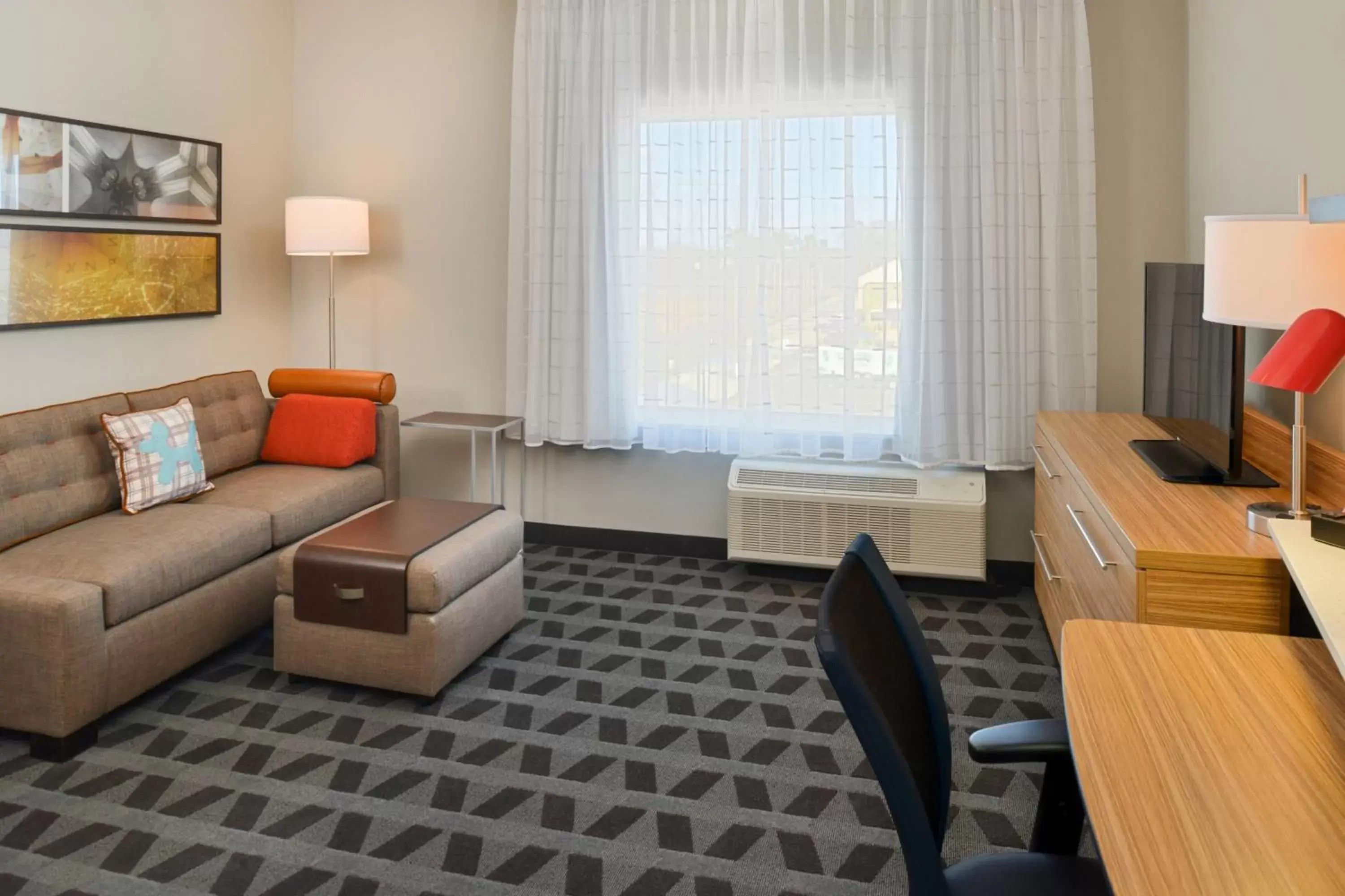 Living room, Seating Area in TownePlace Suites by Marriott Laplace