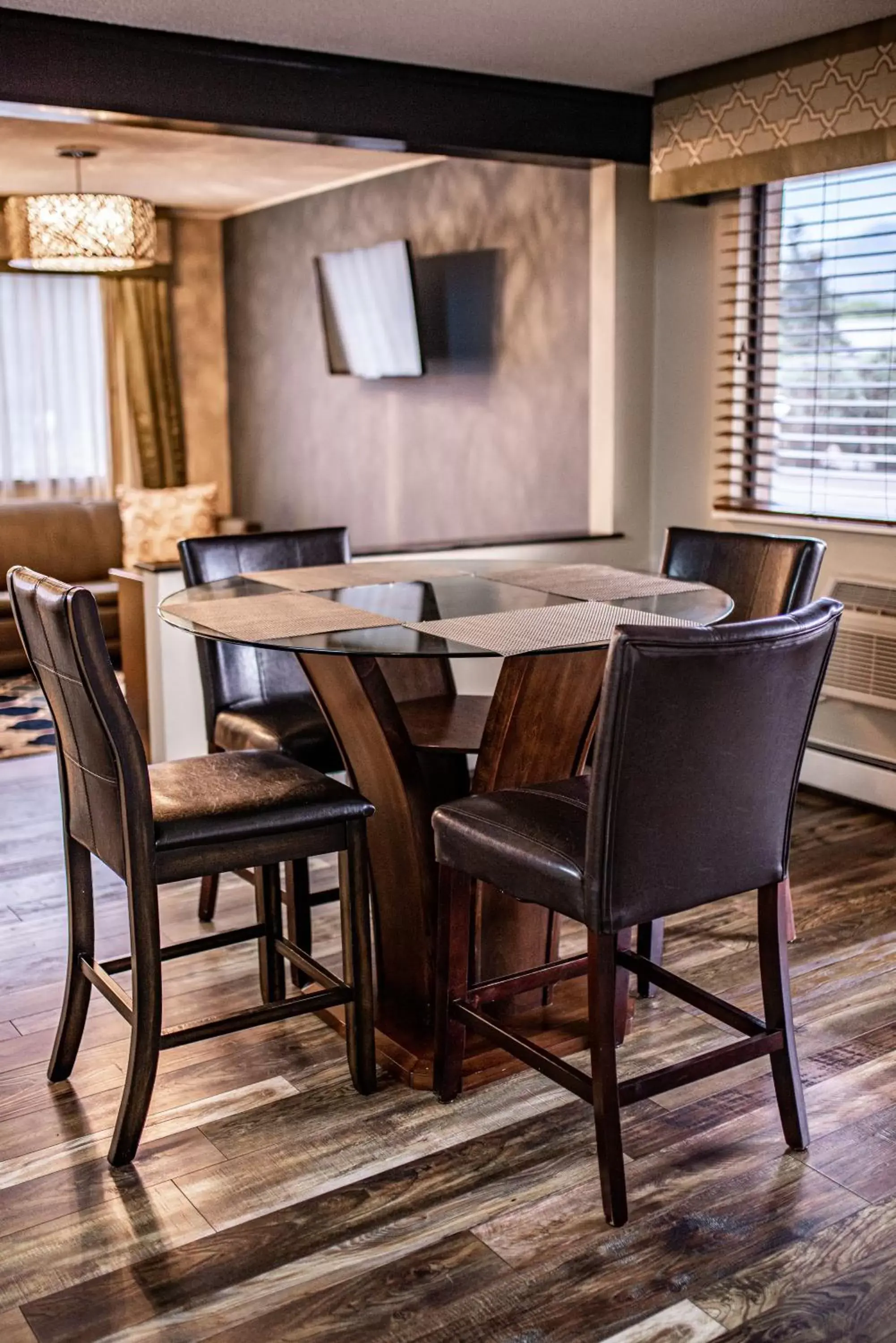 Dining Area in Gateway Inn and Suites