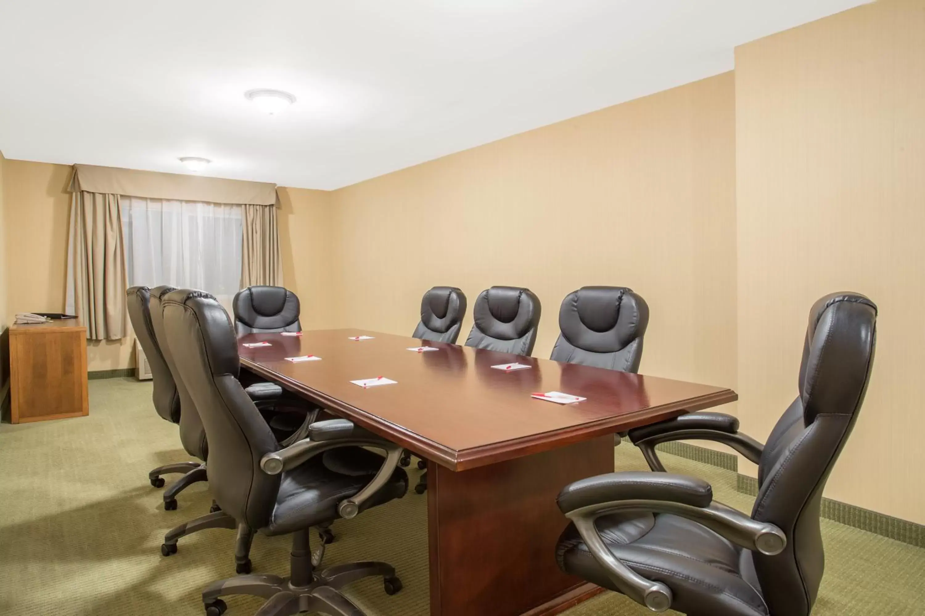Meeting/conference room in Ramada by Wyndham Williams Lake