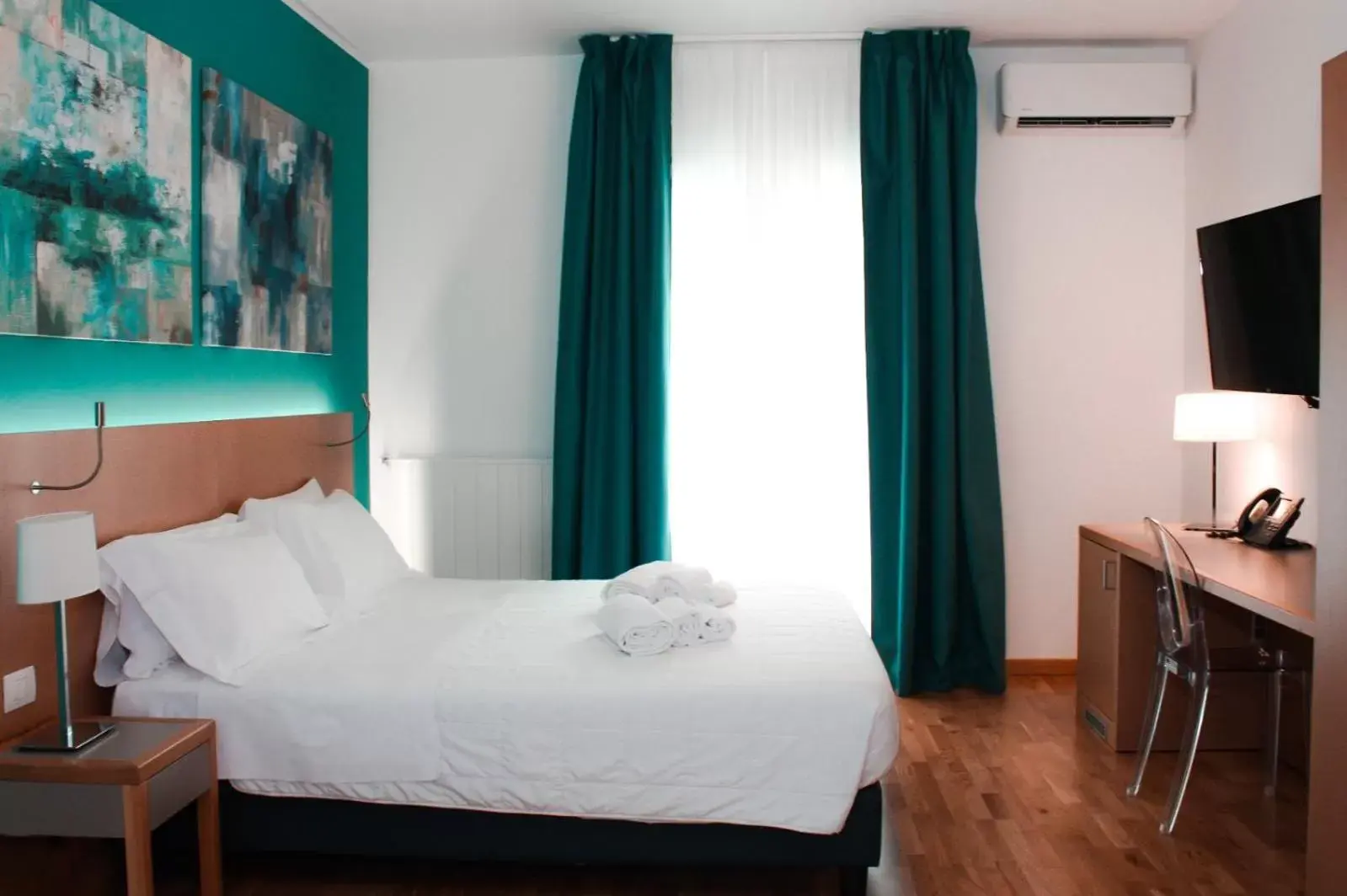 Communal lounge/ TV room, Bed in Principe Alogna Hotel & SPA Communal lounge/ TV room, Bed in Principe Alogna Hotel & SPA