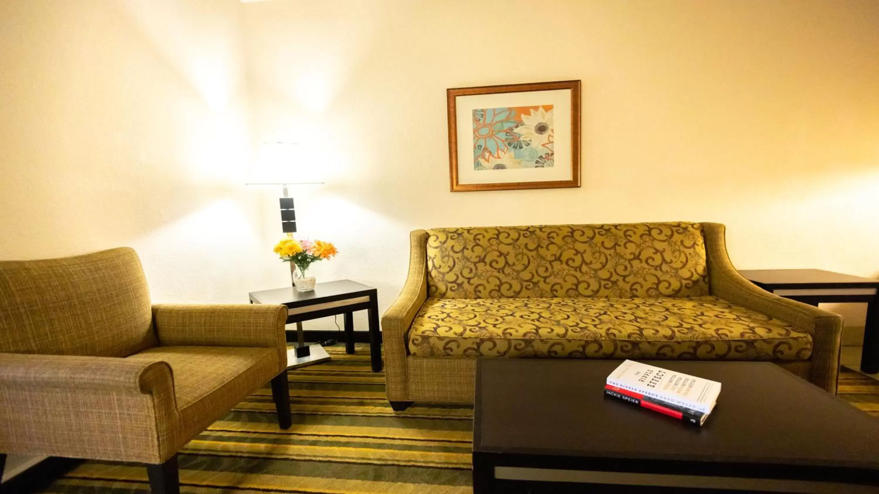 Seating Area in Holiday Inn Express Berkeley, an IHG Hotel