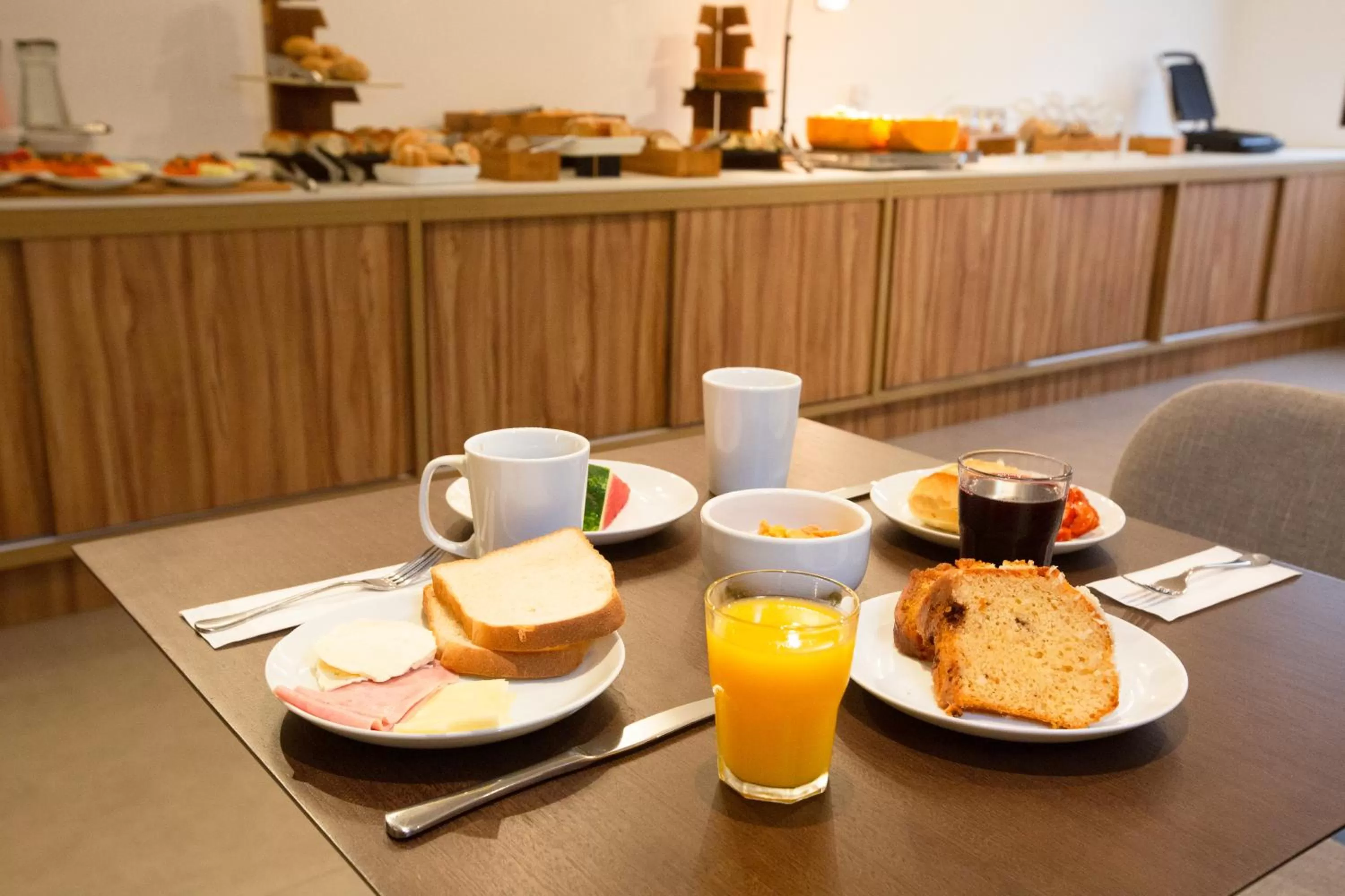 Breakfast in Ramada Encore Cruzeiro