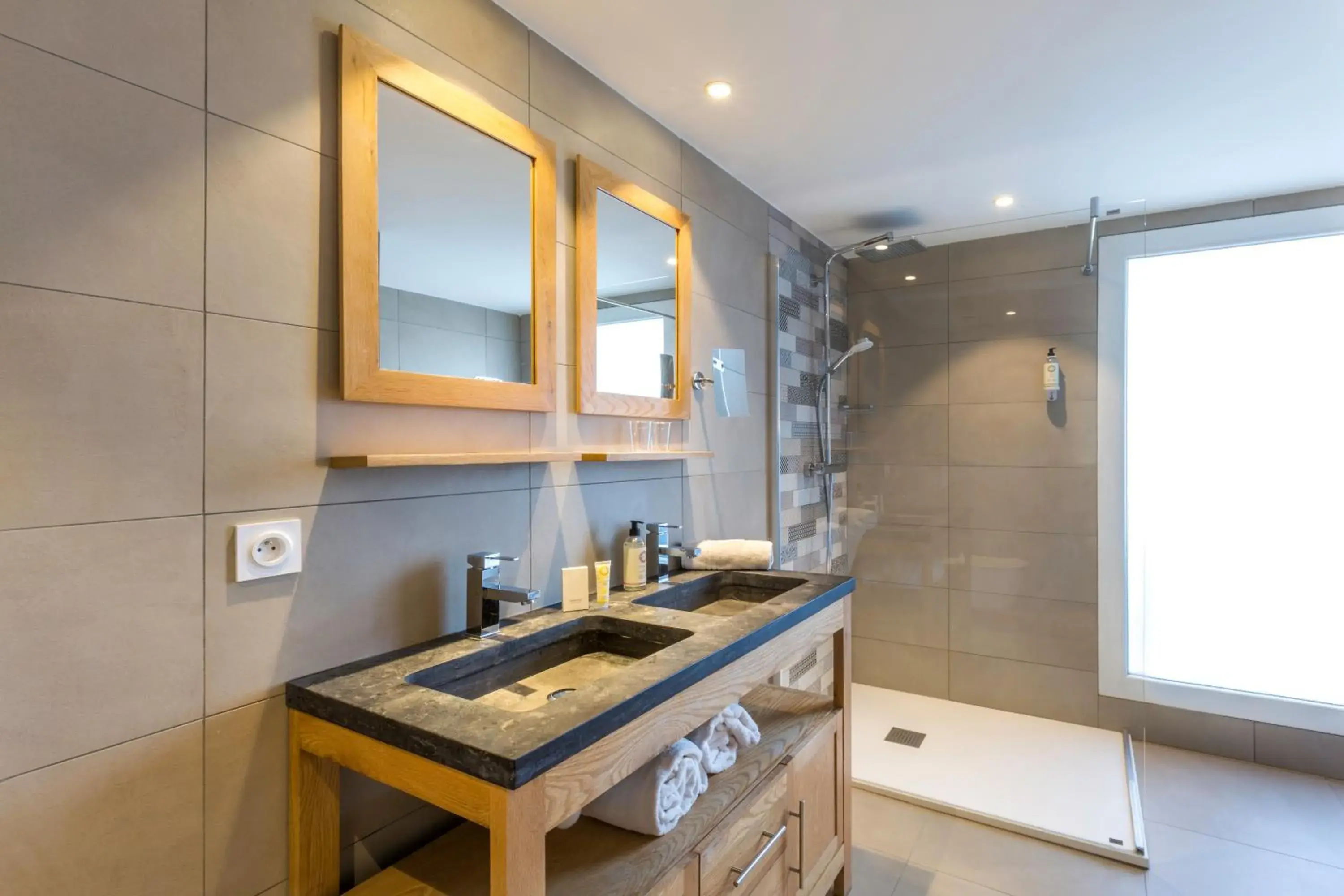 Bathroom, Kitchen/Kitchenette in Best Western Plus Hyeres Cote D'Azur
