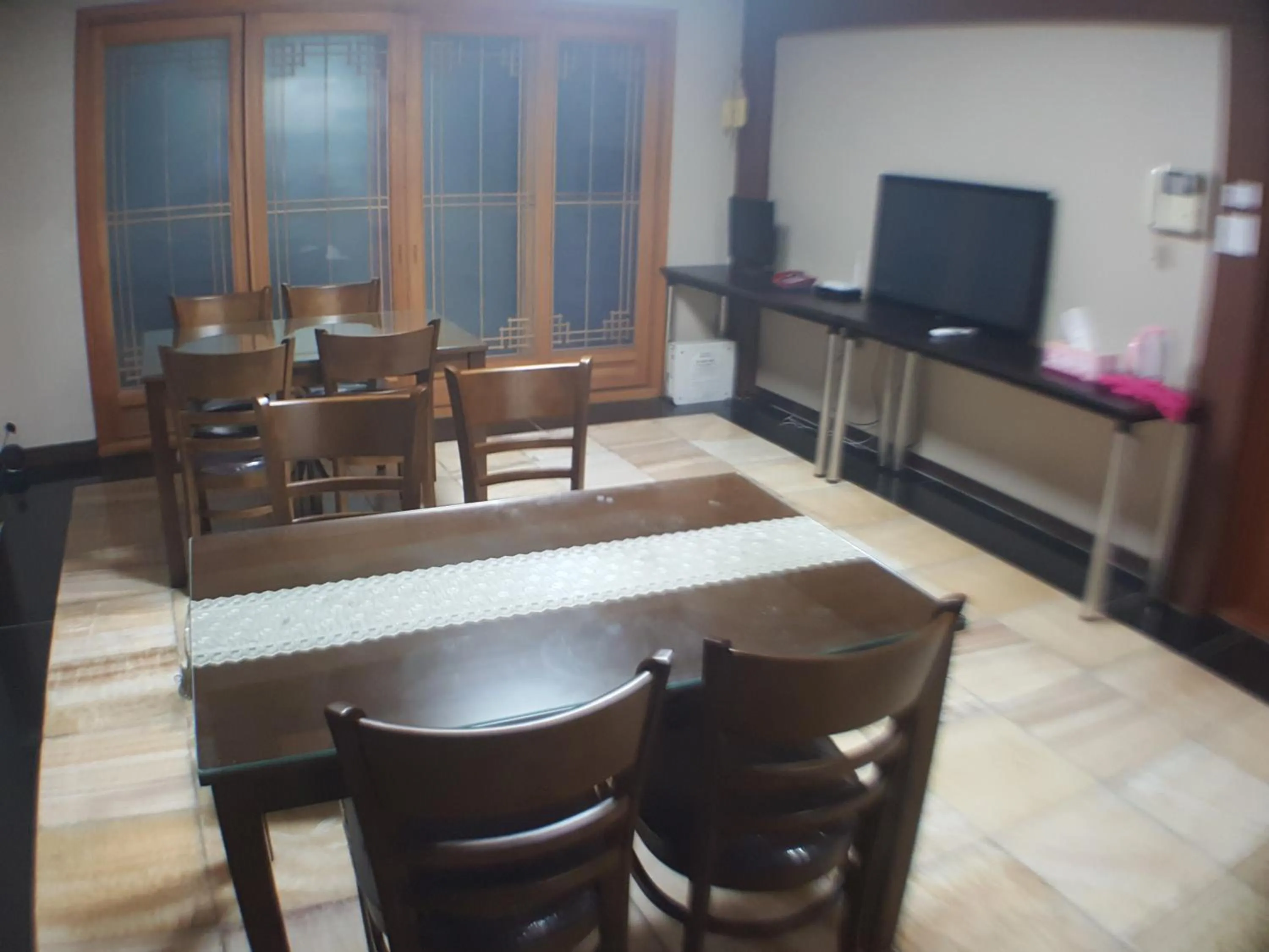 Communal lounge/ TV room in Plus Motel